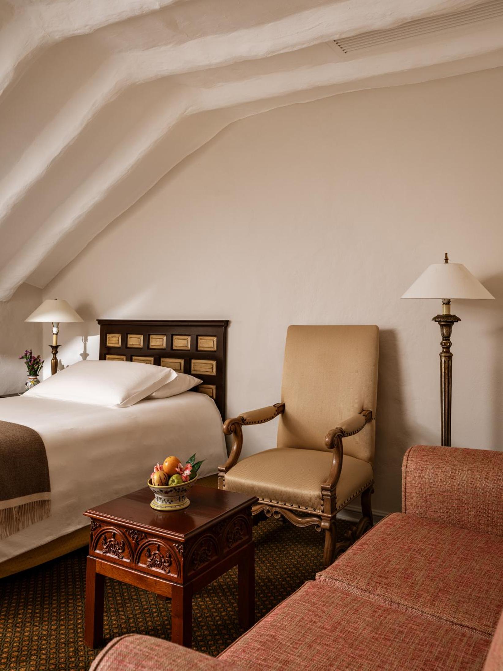 Deluxe Junior Suite with Oxygen - Photo 5