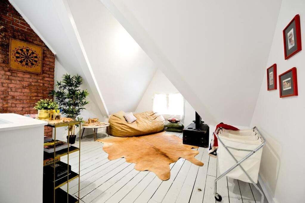 Five-Bedroom House photo 1