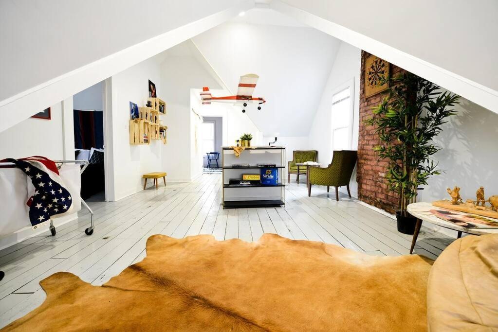 Five-Bedroom House photo 2