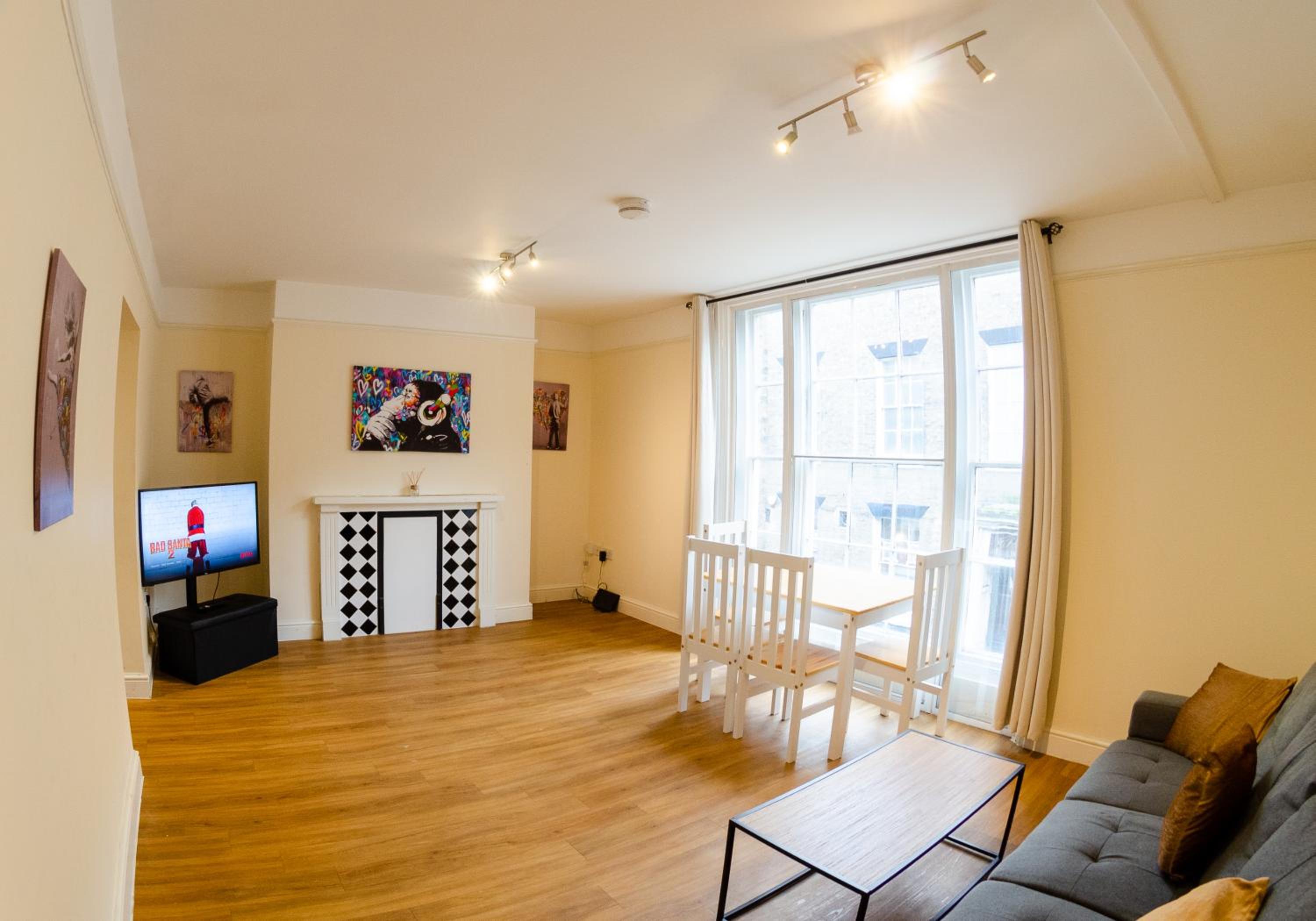 One-Bedroom Apartment photo 2