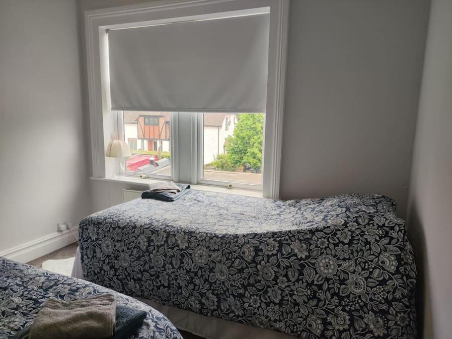 Five-Bedroom House photo 1