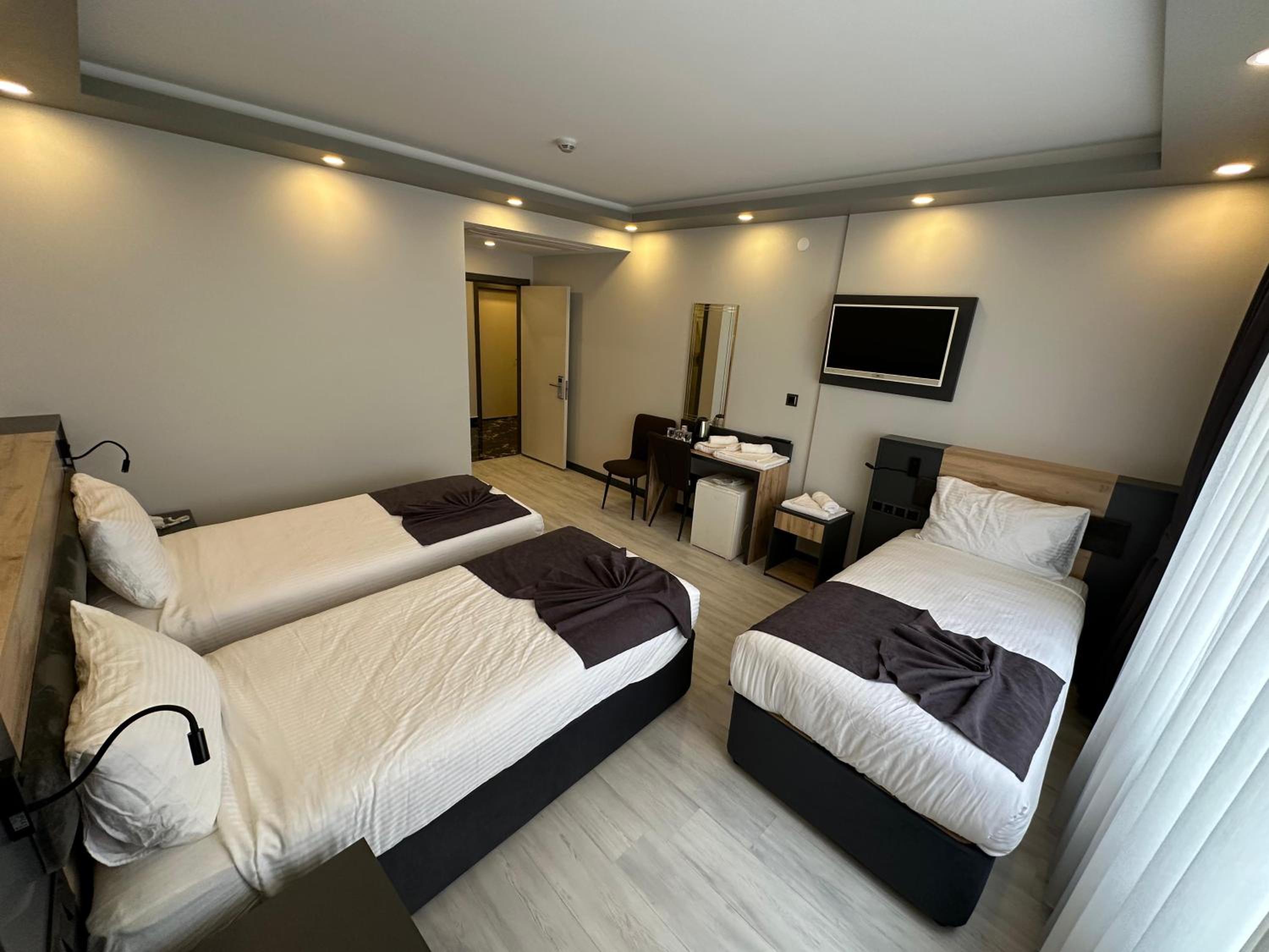 Deluxe Triple Room photo 2