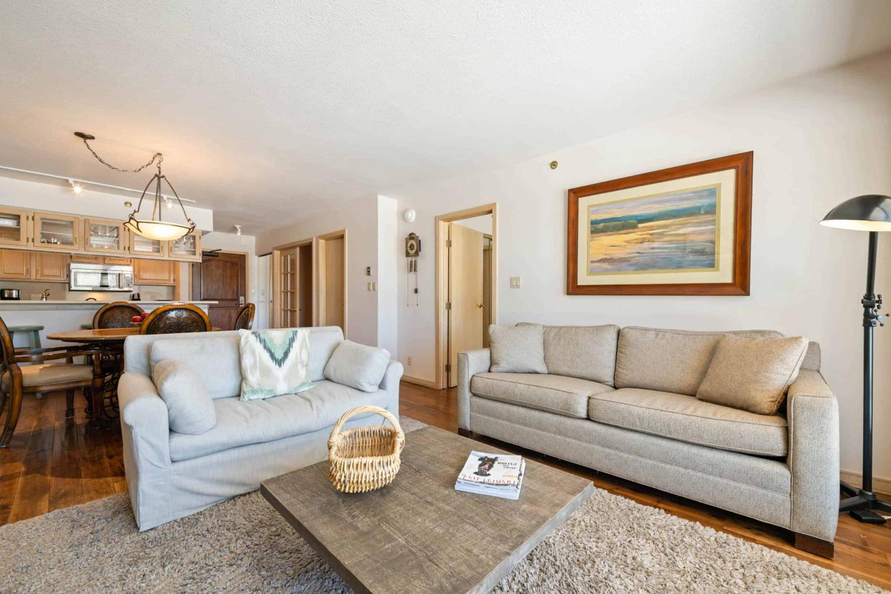 Two-Bedroom Apartment with Mountain View photo 2