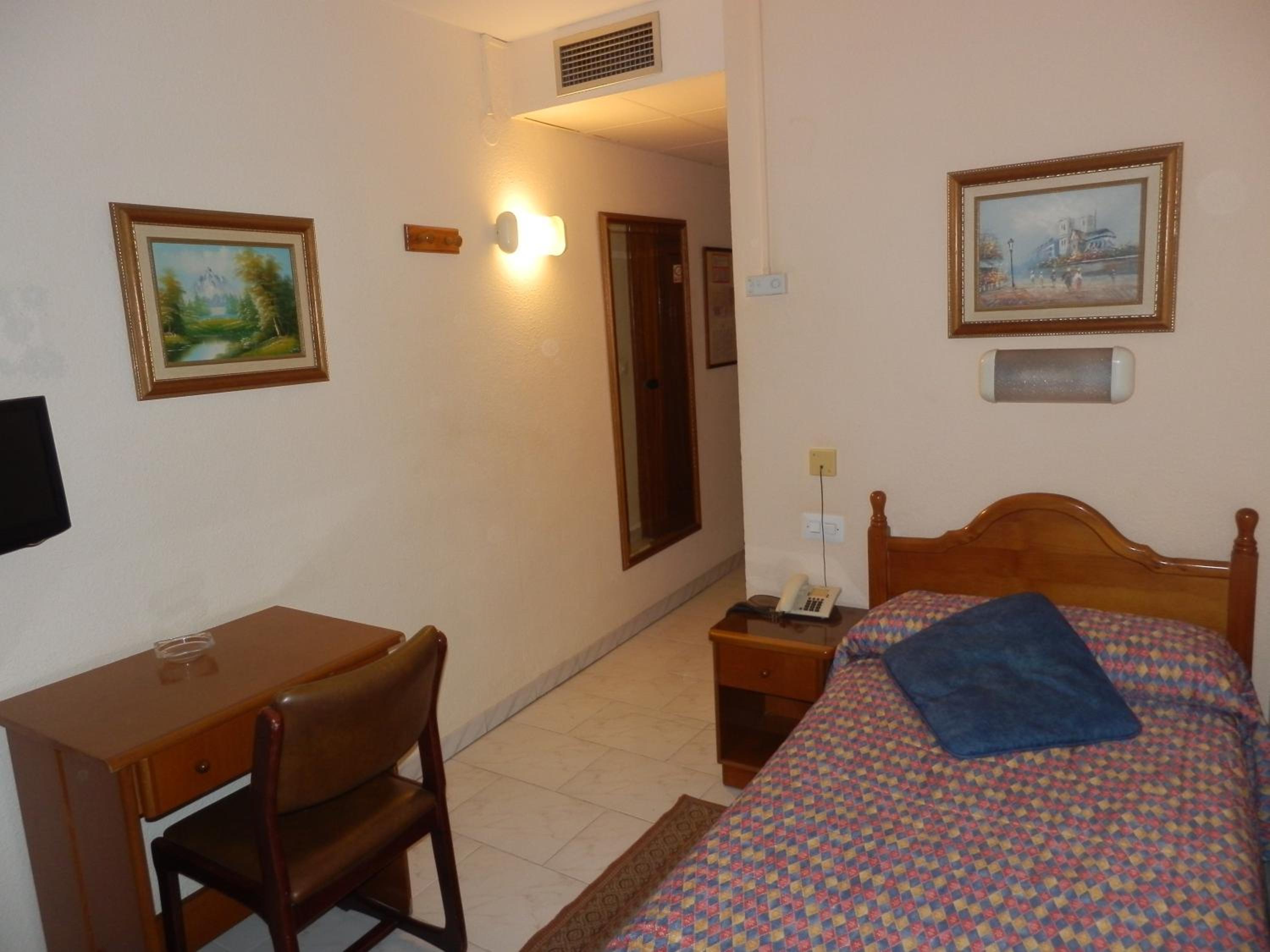 Single Room photo 2