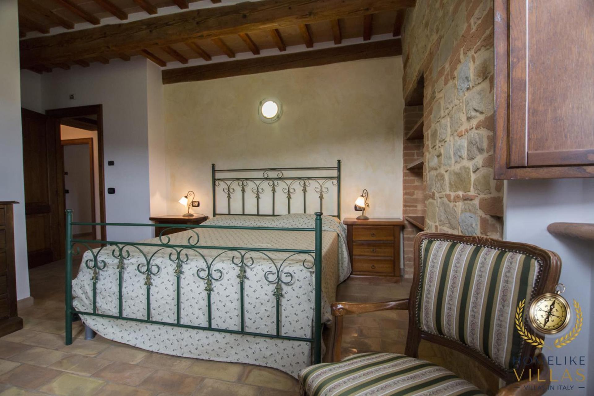Seven-Bedroom Villa photo 1