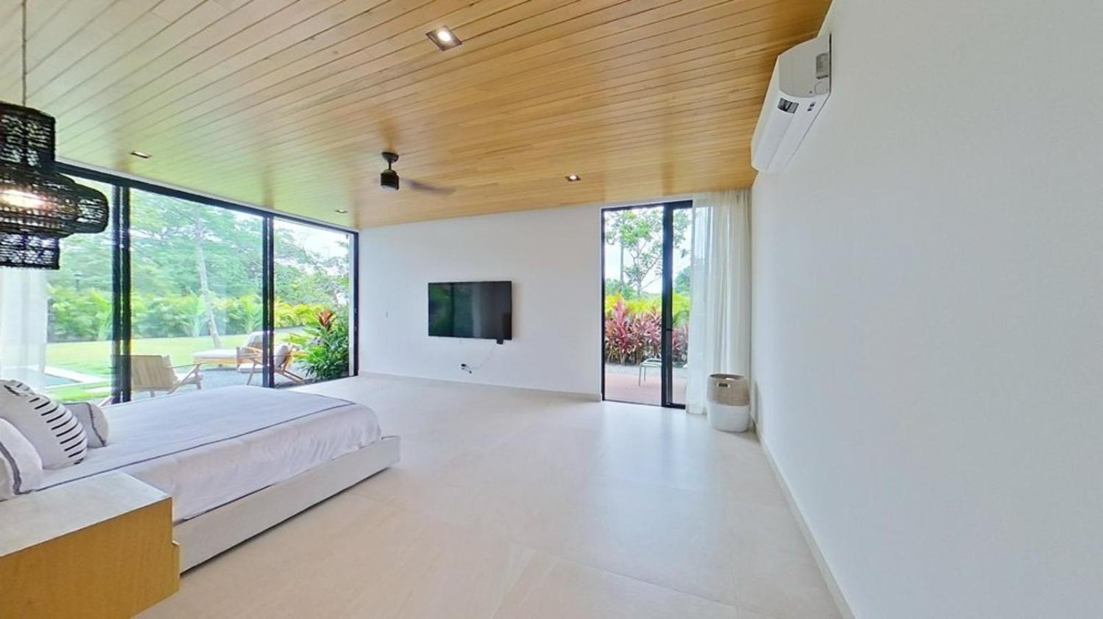 Four-Bedroom House photo 3