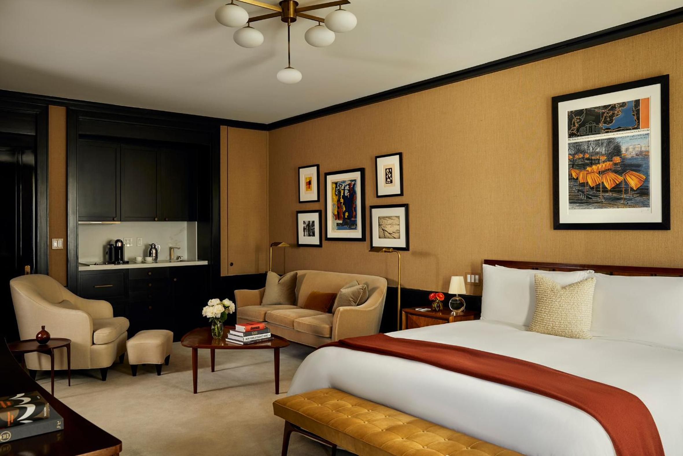 Central Park Clubhouse Suite photo 1