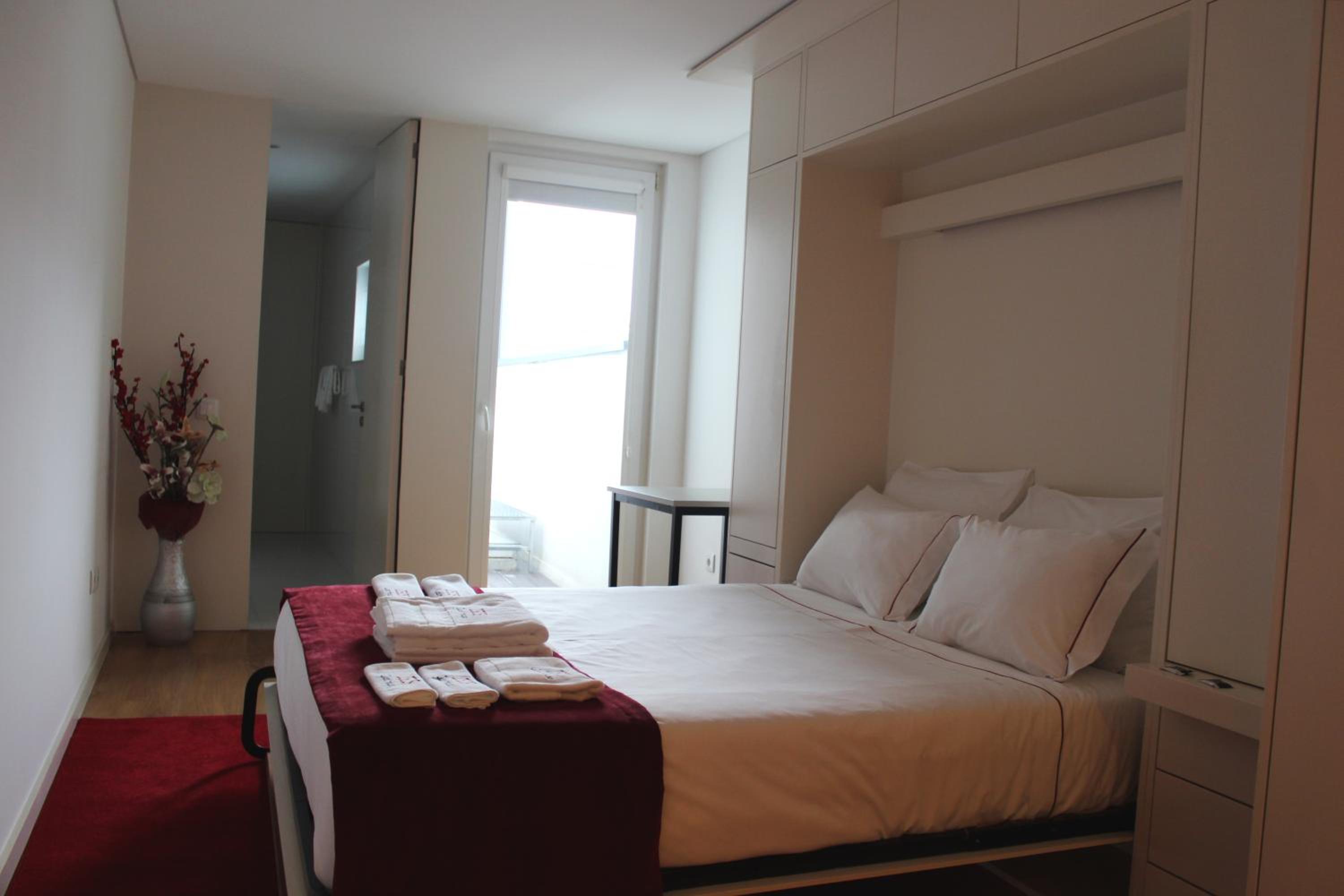 One-Bedroom Apartment with Balcony photo 2