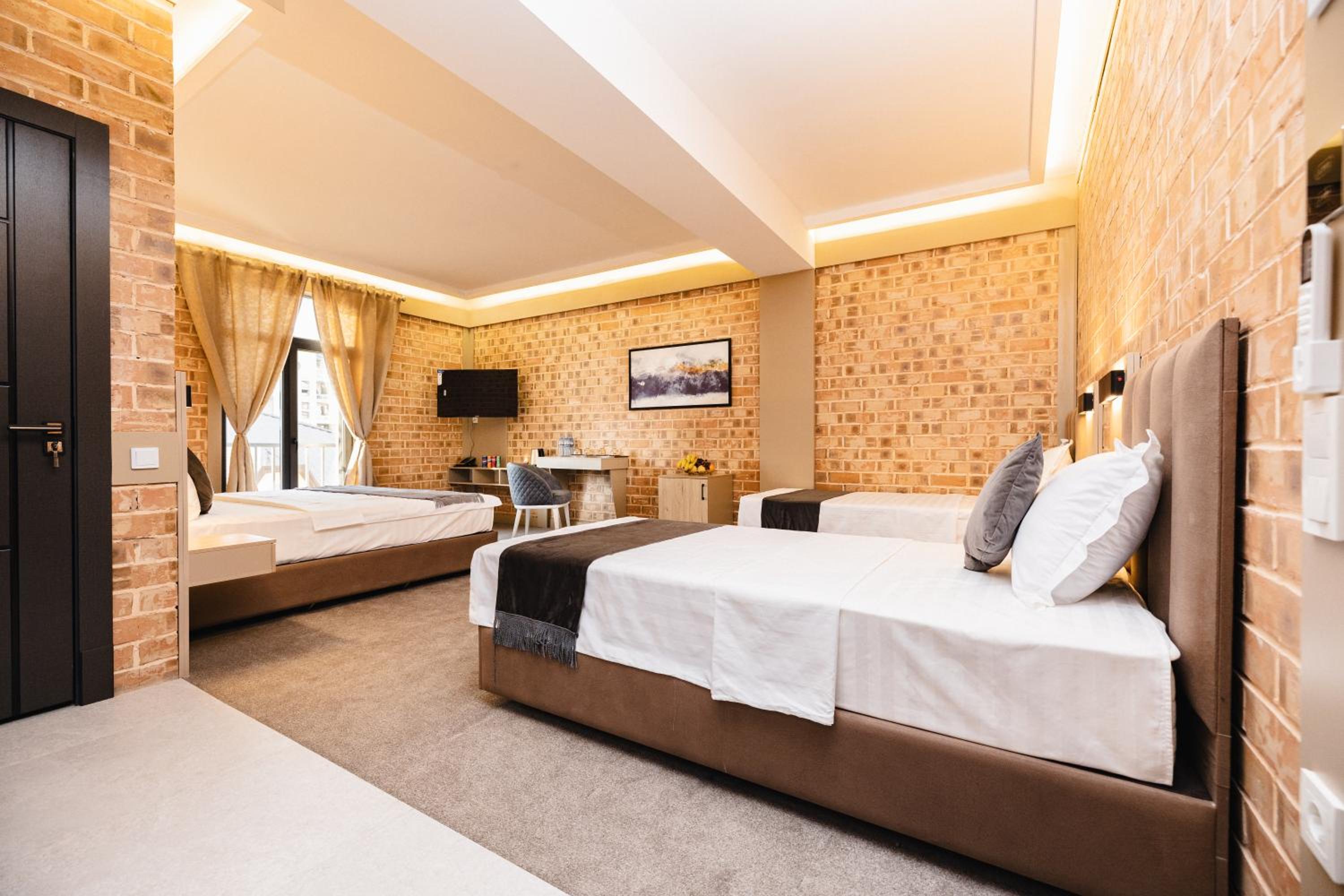 Deluxe Family Room