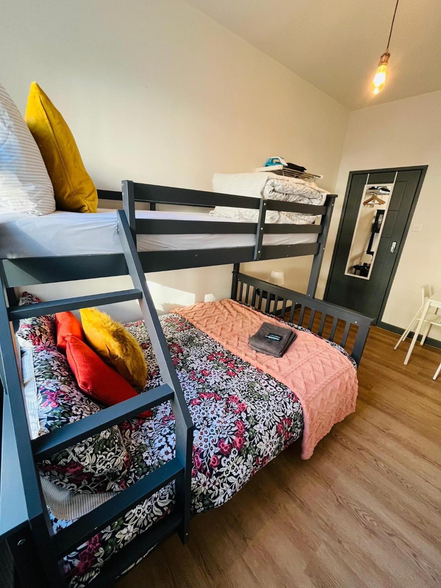 Triple Room with Shared Bathroom photo 3