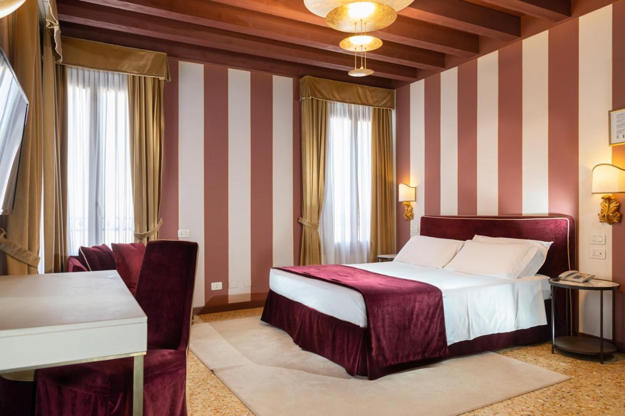 Superior Double Room with Canal View photo 1