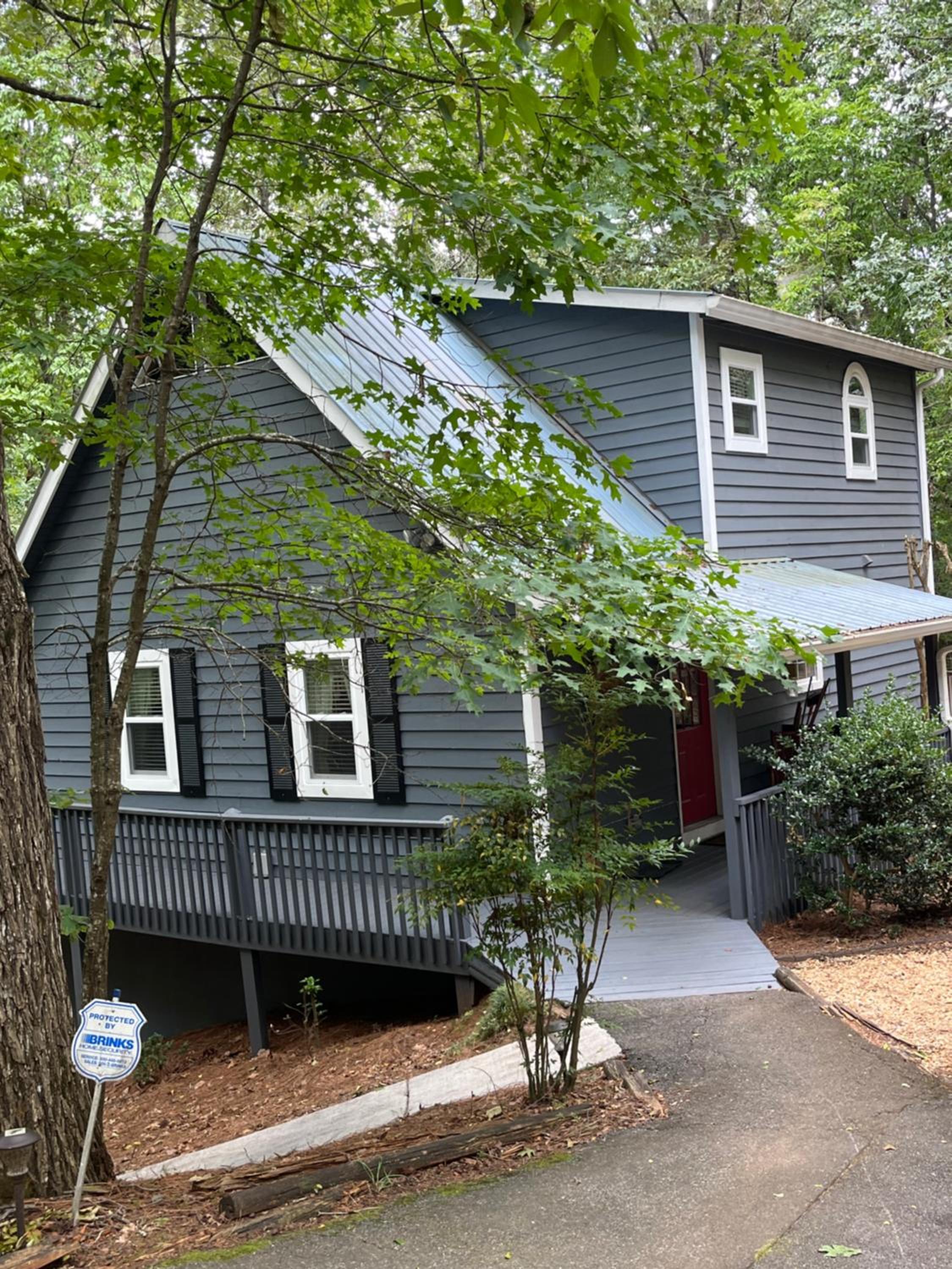 Three-Bedroom House photo 2