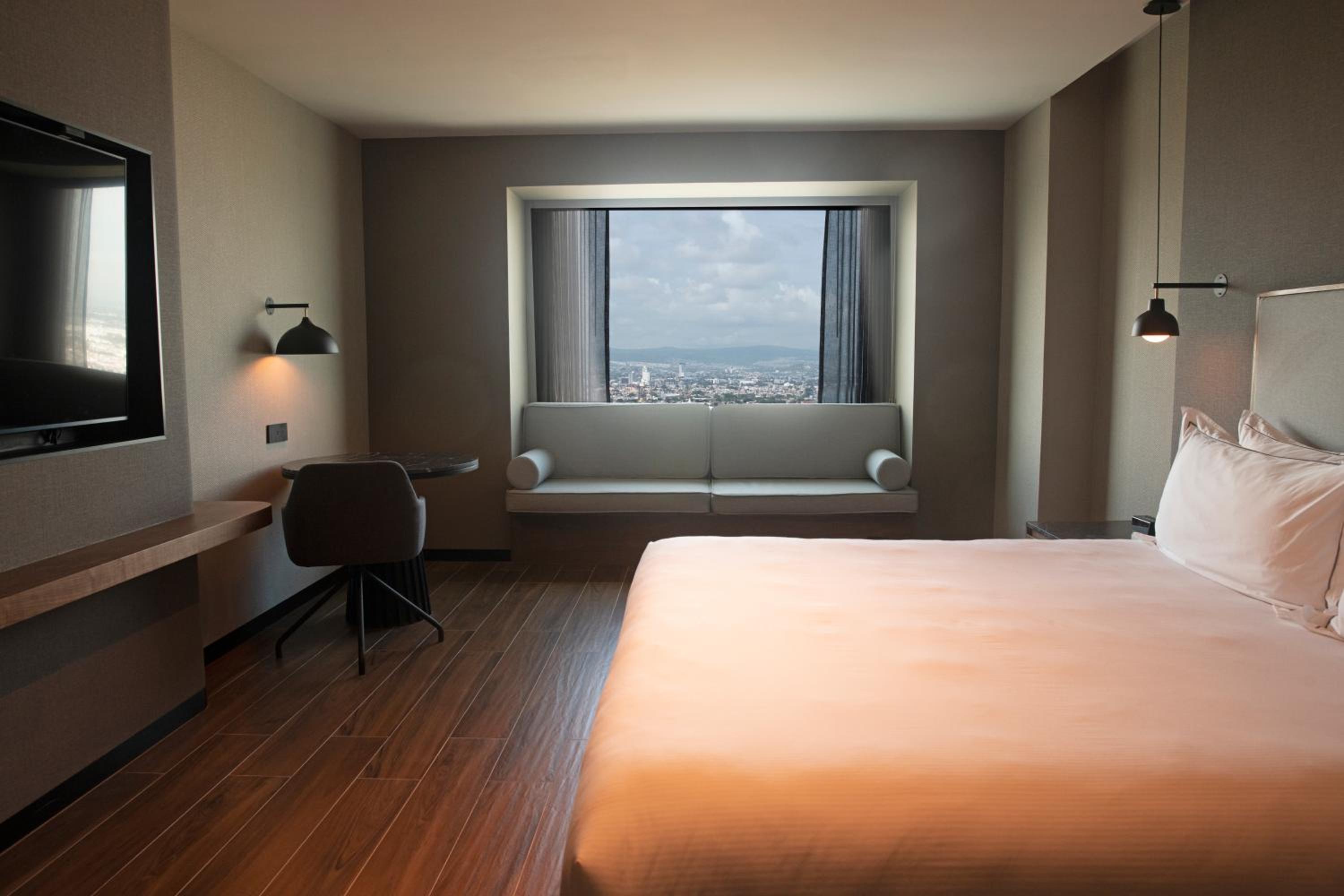 King Room with Roll-In Shower - Mobility/Hearing Accessible
