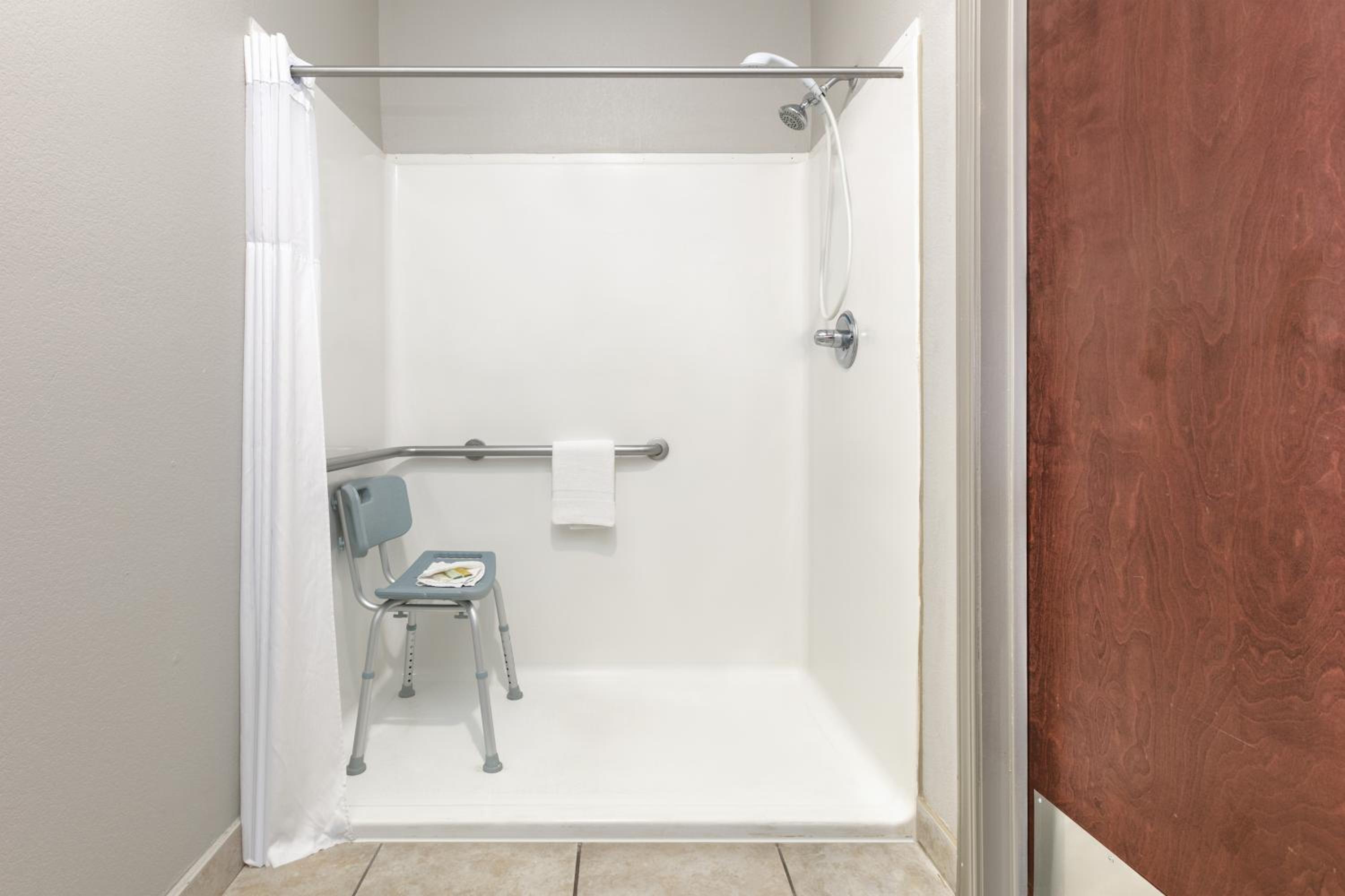 King Room - Disability Access - Non-Smoking - Photo 2