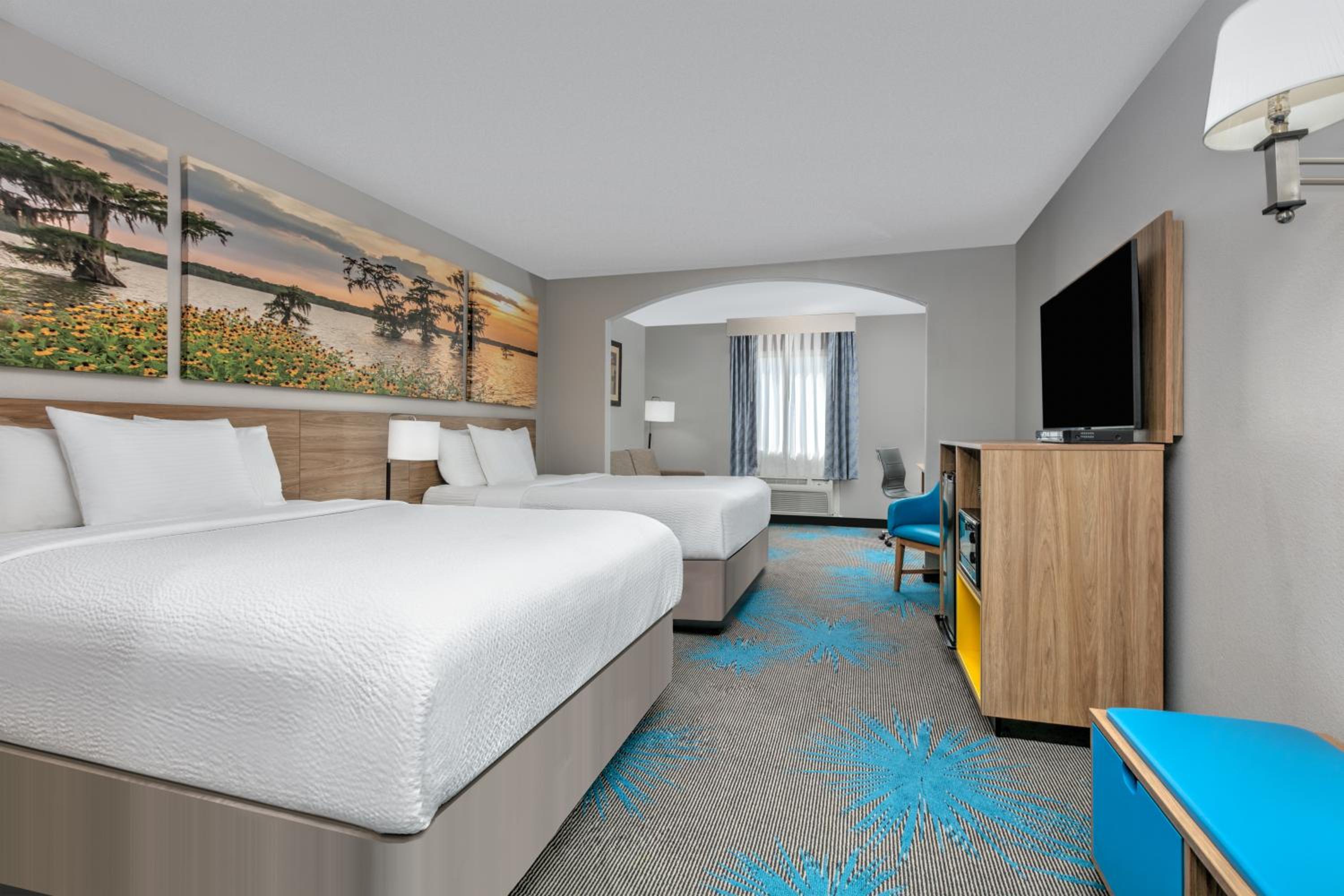 Studio Suite with Two Queen Beds - Non-Smoking - Photo 6