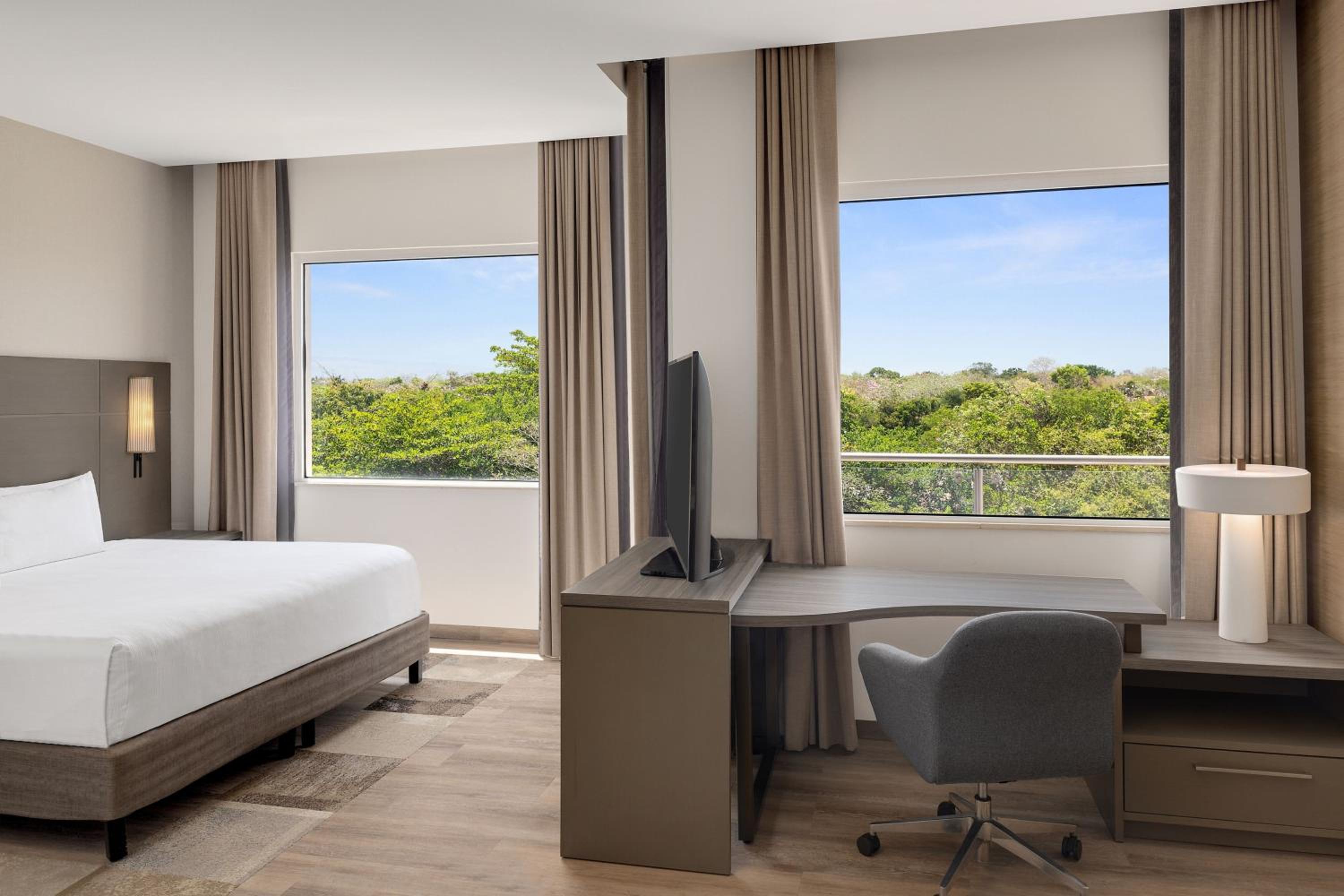 King Studio with Garden View and Balcony - Photo 5