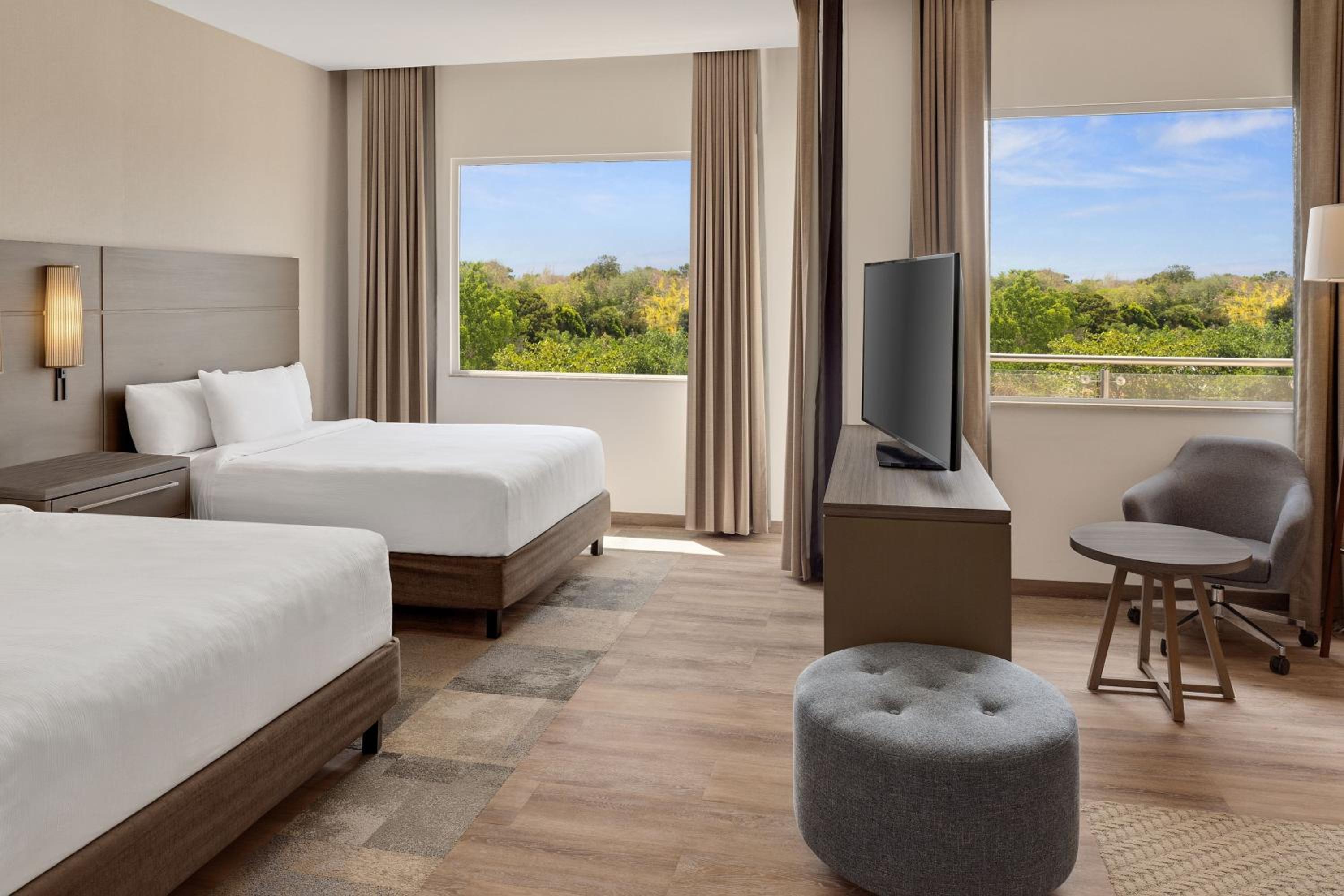 Studio with Two Queen Beds with Balcony and Garden View - Photo 2