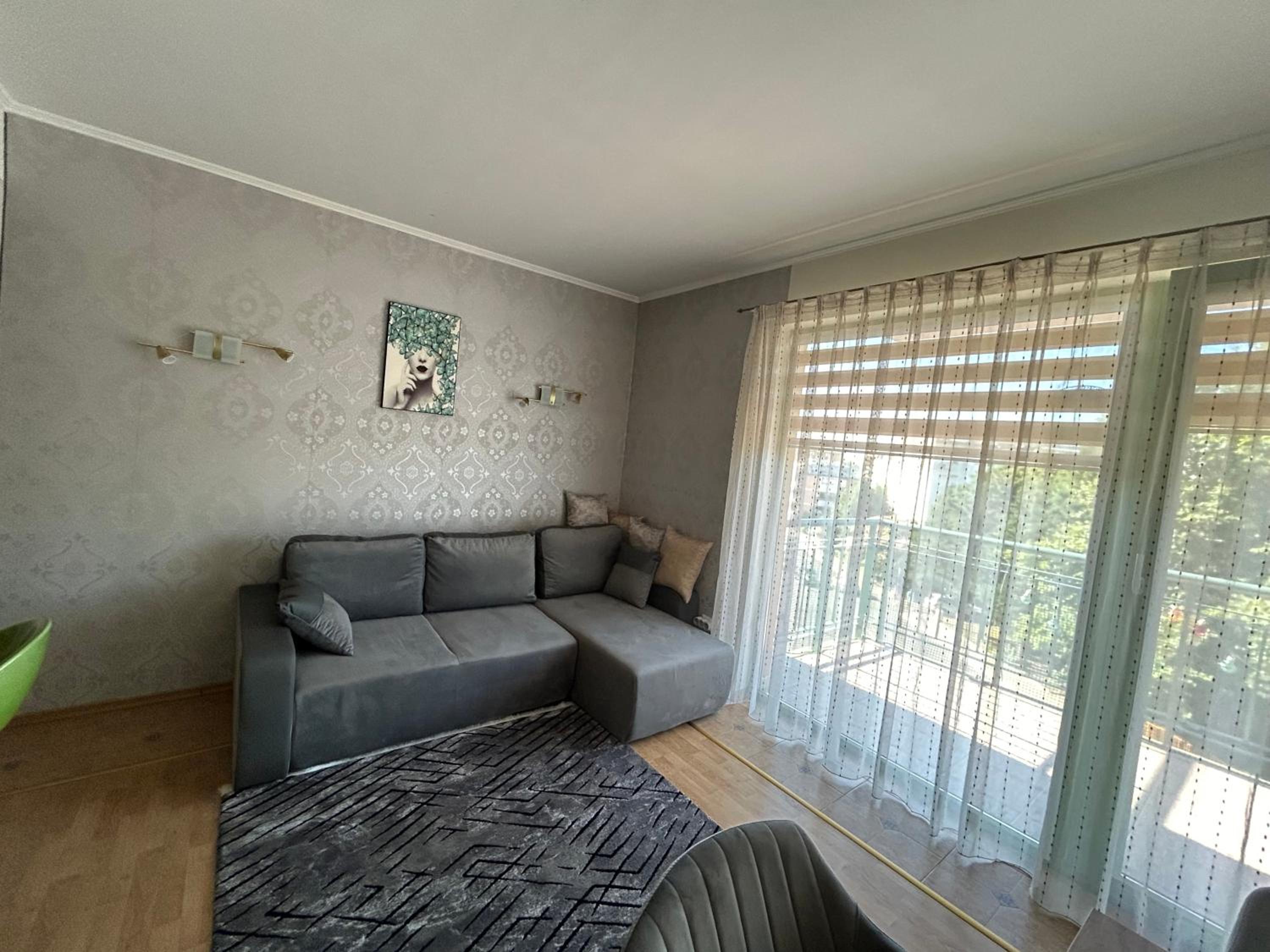 One-Bedroom Apartment photo 2