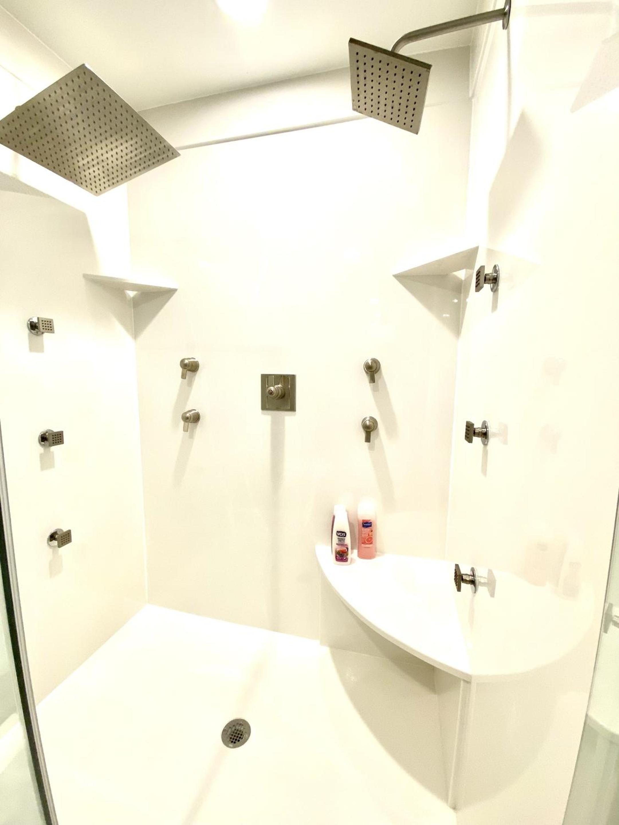 Deluxe Suite photo 3