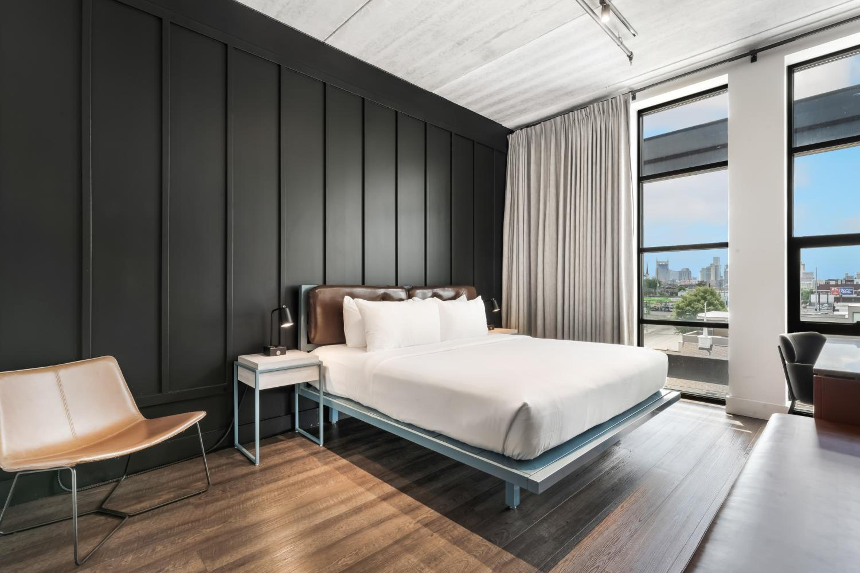 Skyline View King Room - Photo 4
