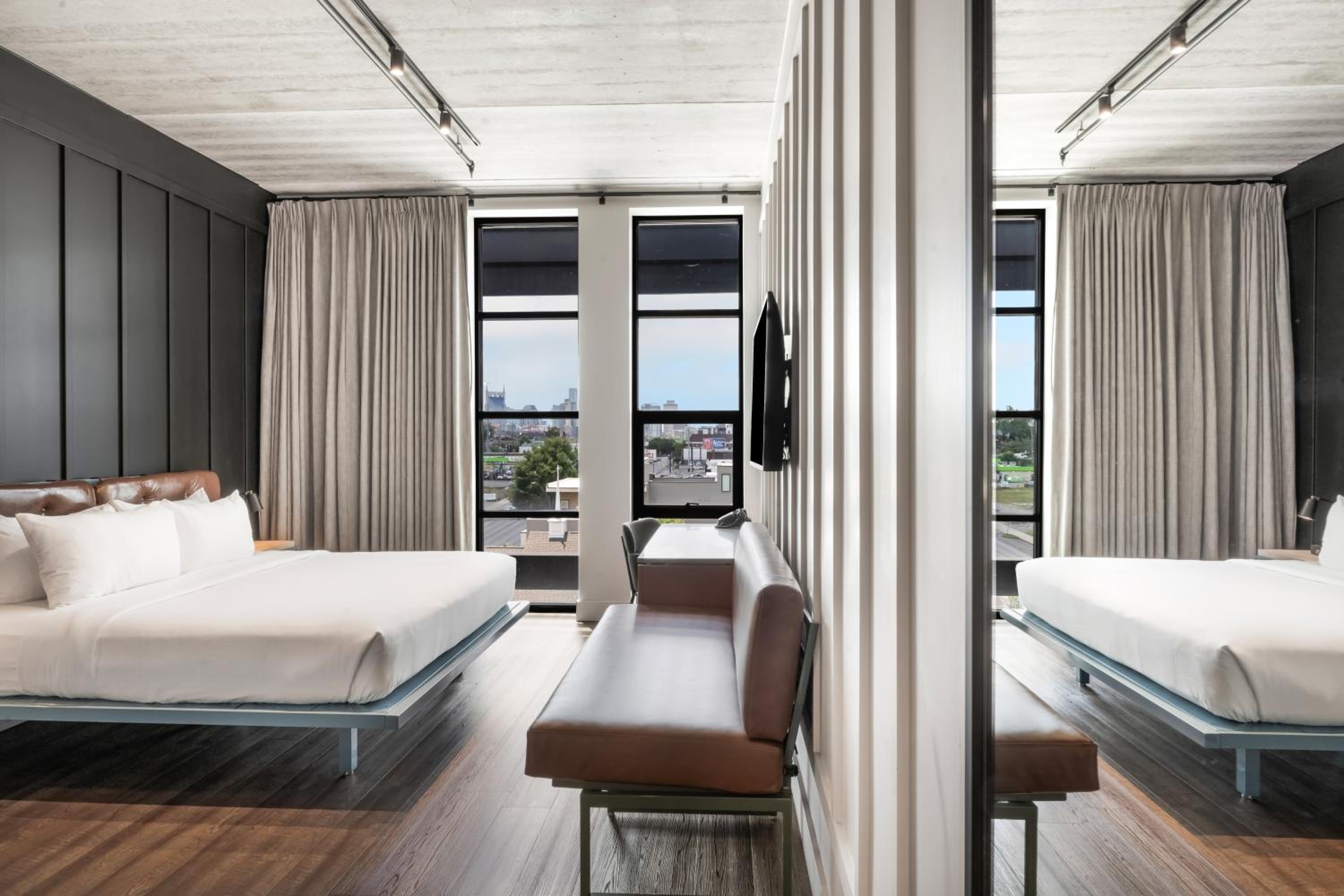 Skyline View King Room - Photo 2