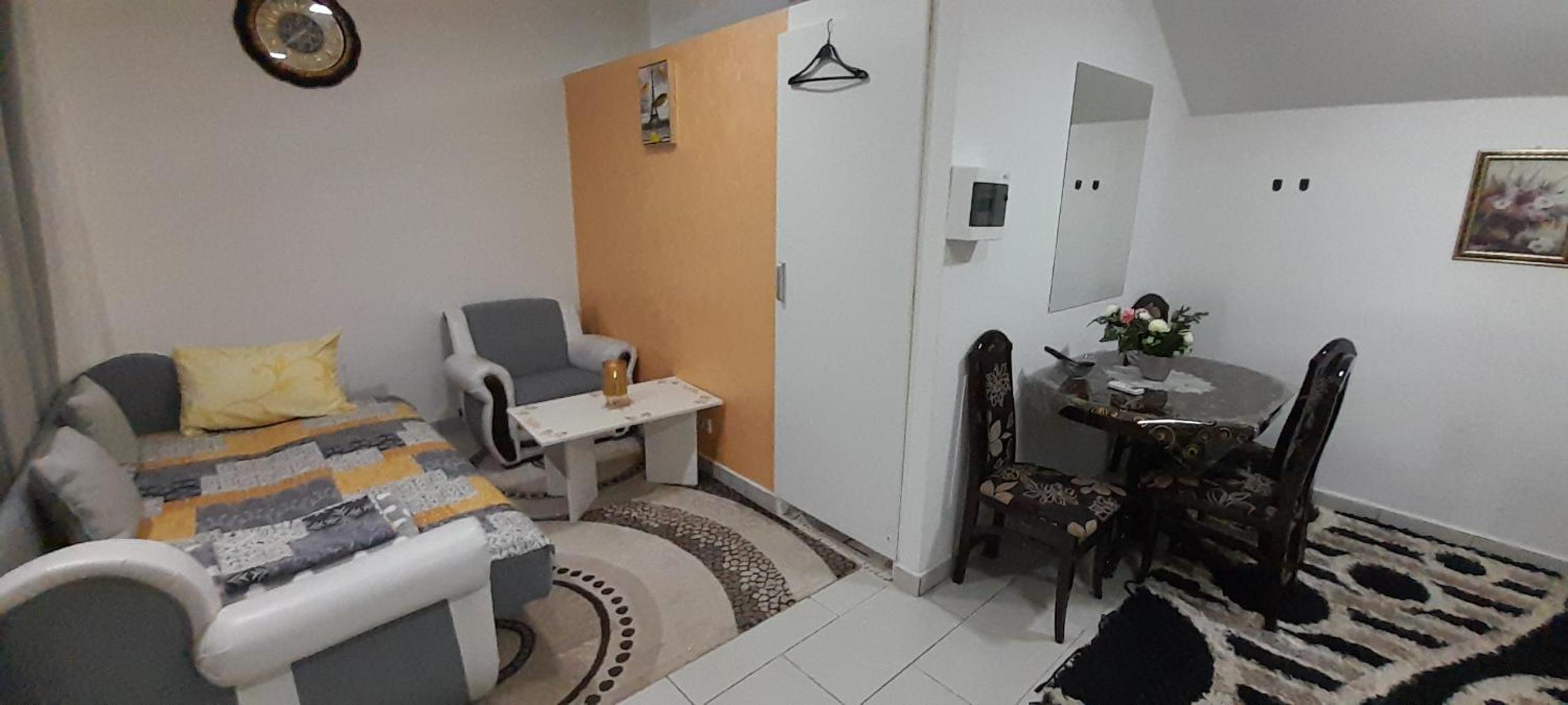 One-Bedroom Apartment photo 1