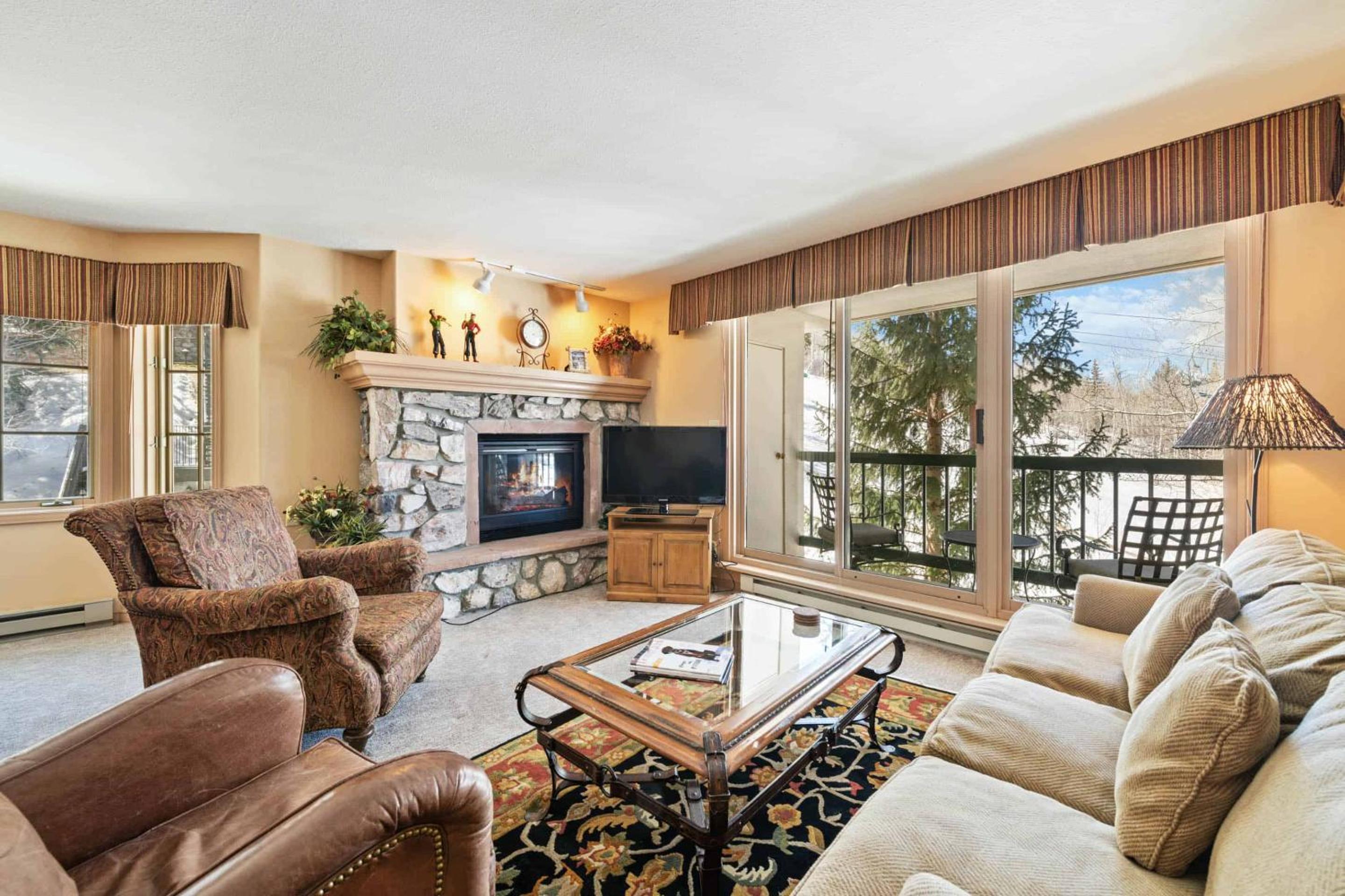 Two-Bedroom Apartment with Mountain View photo 2