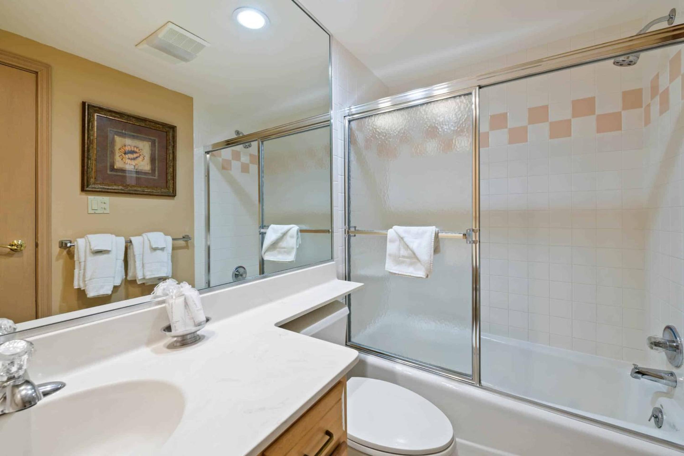 Two-Bedroom Apartment with Mountain View photo 1