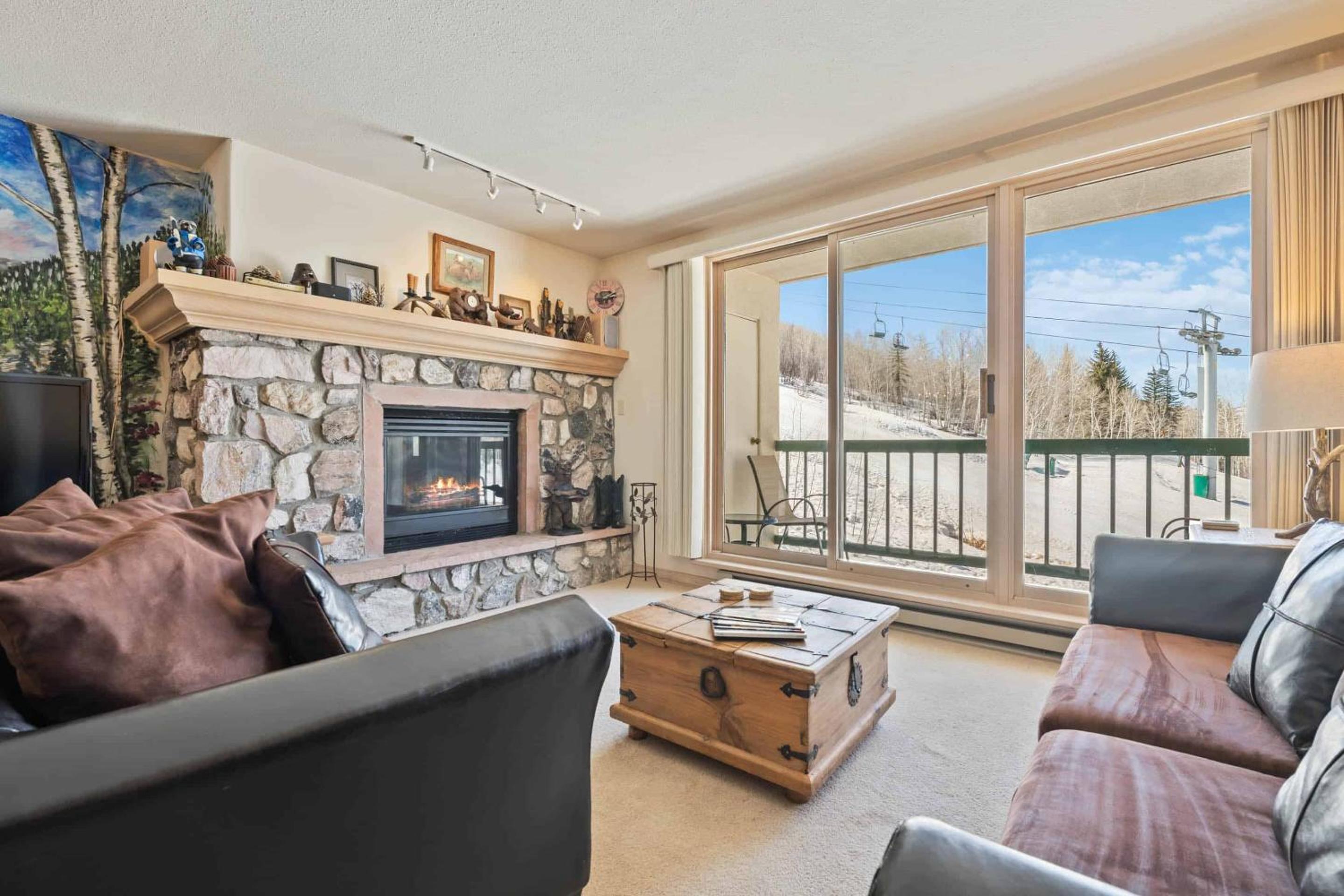 Two-Bedroom Apartment with Mountain View photo 3