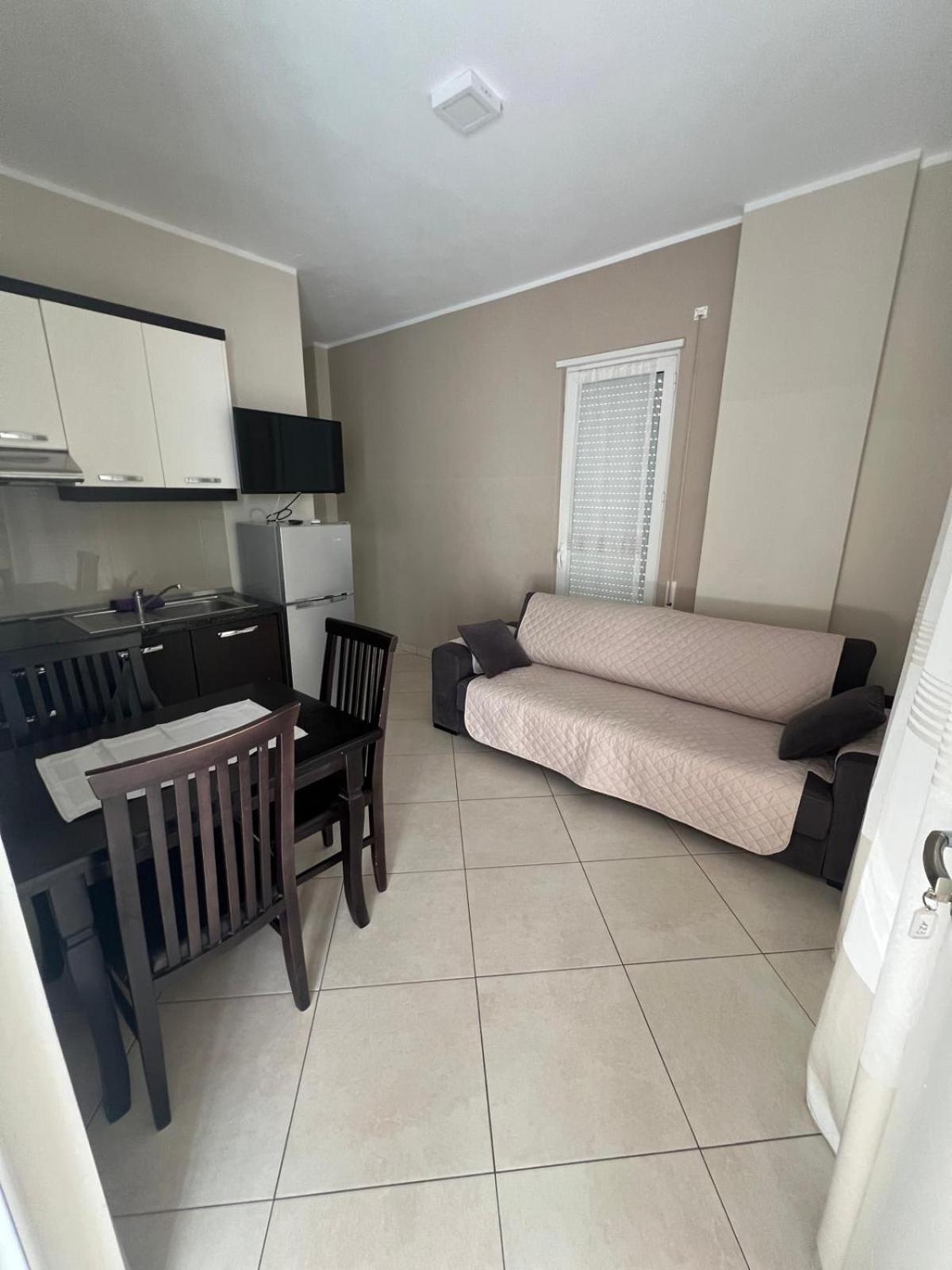 One-Bedroom Apartment photo 2