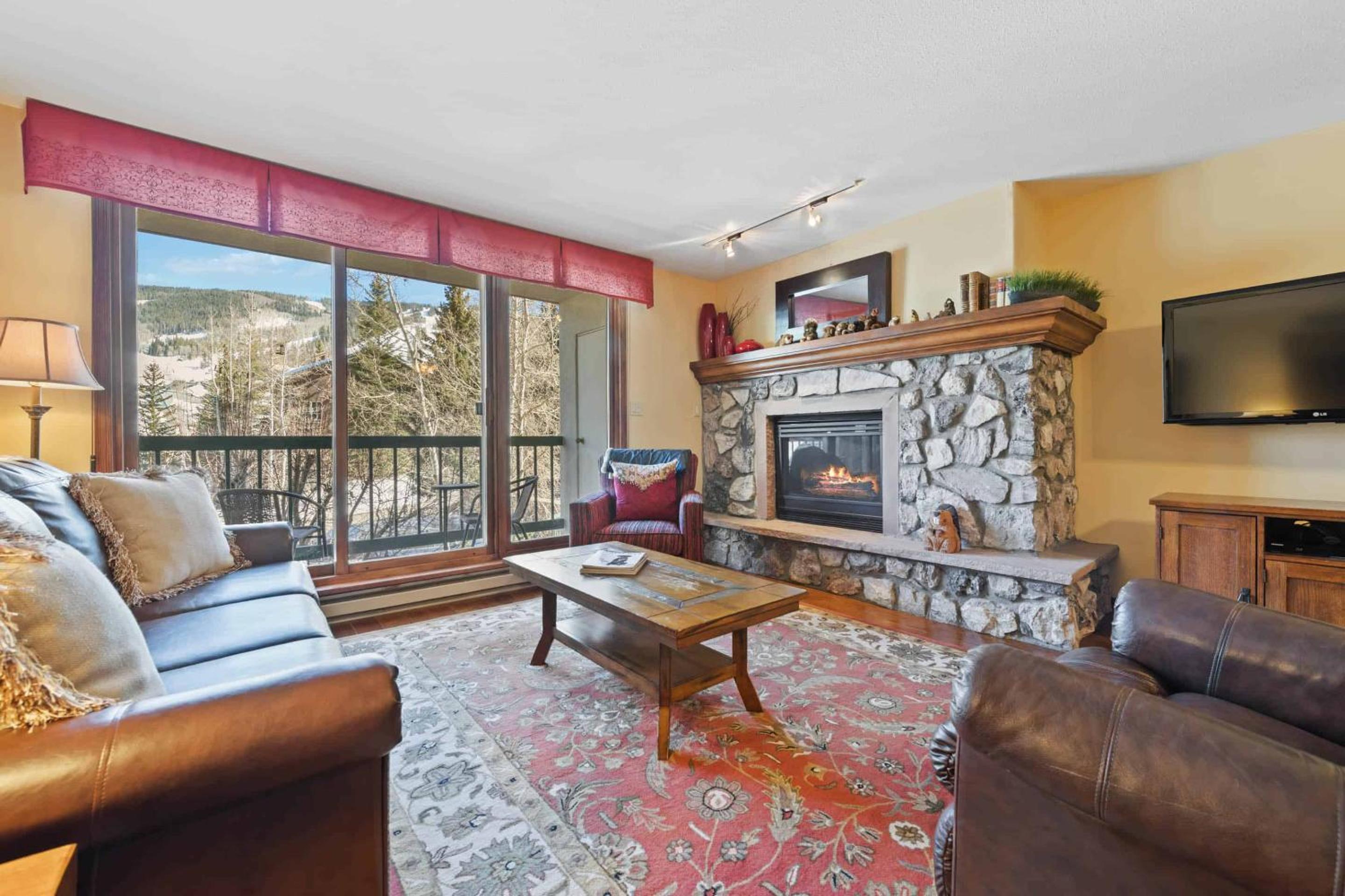 Two-Bedroom Apartment with Mountain View photo 1