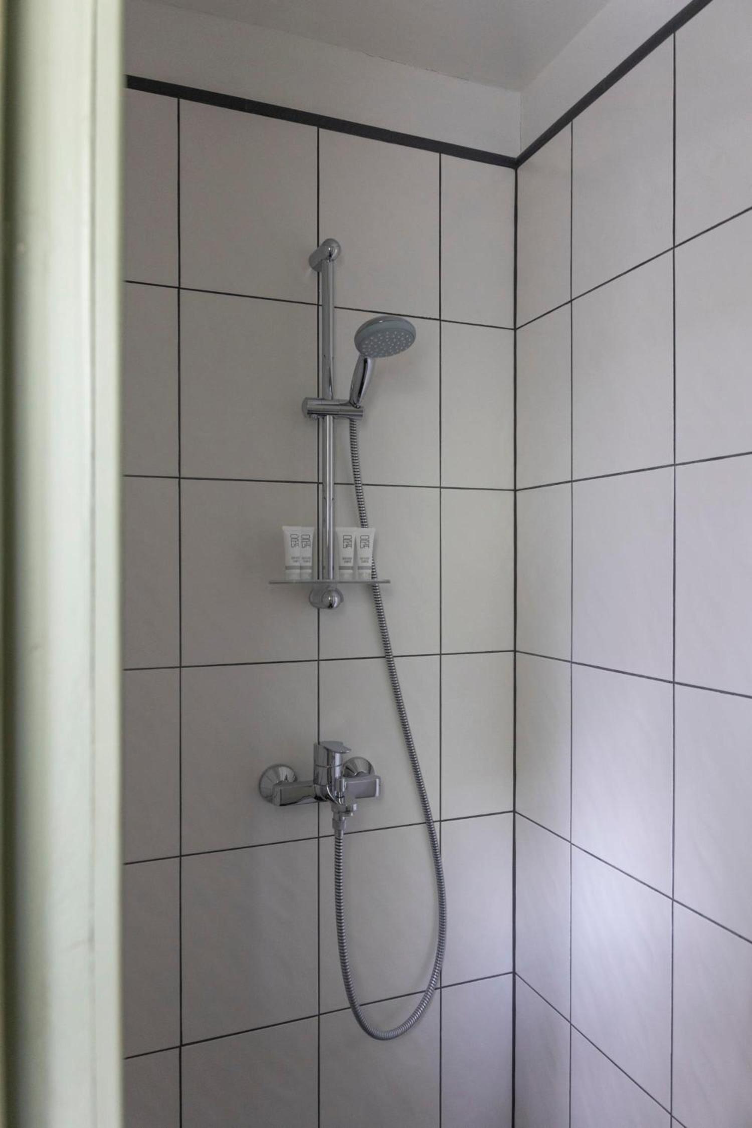 One-Bedroom Apartment - Non-Smoking photo 2