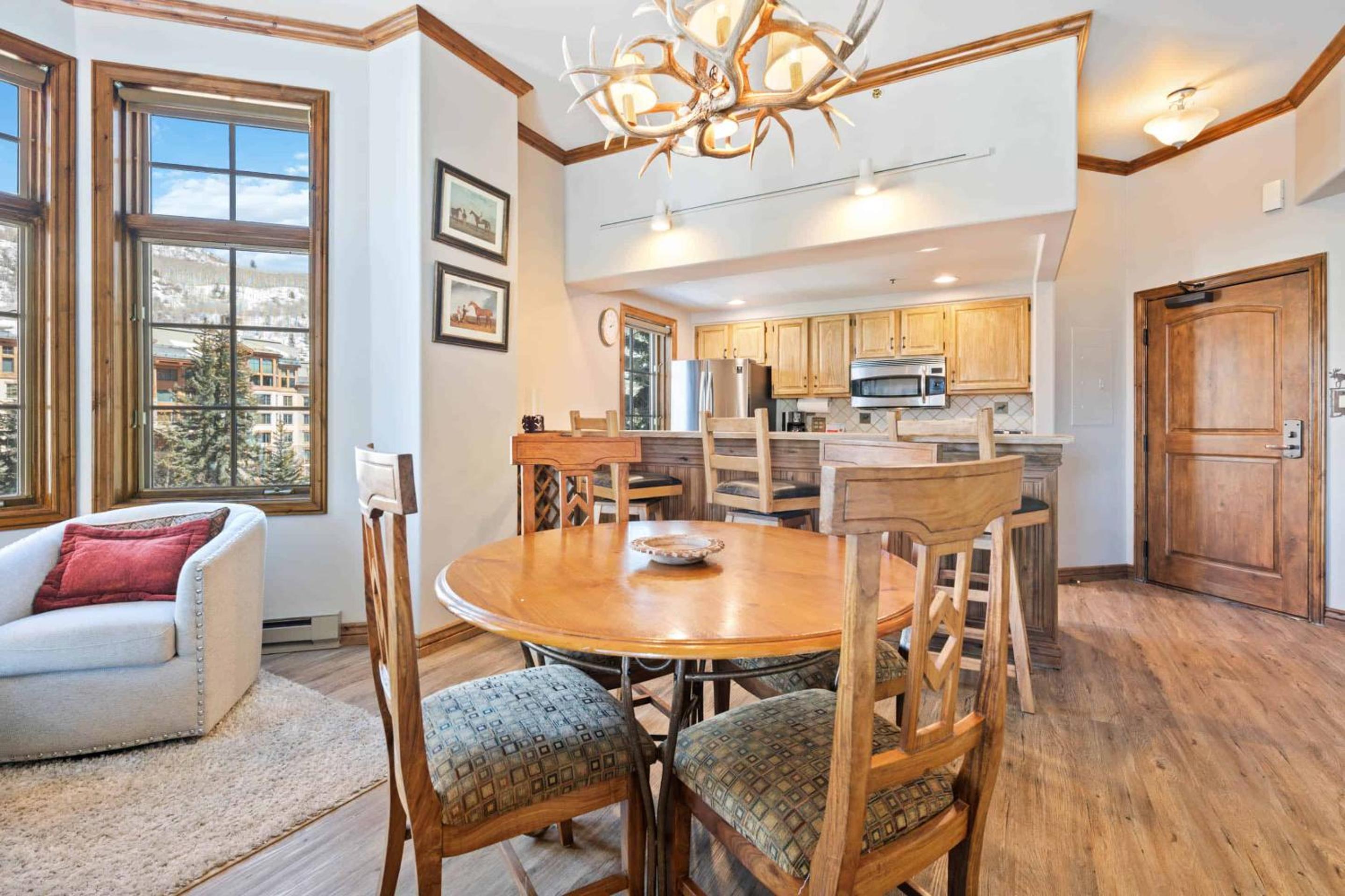 Two-Bedroom Apartment with Mountain View photo 2