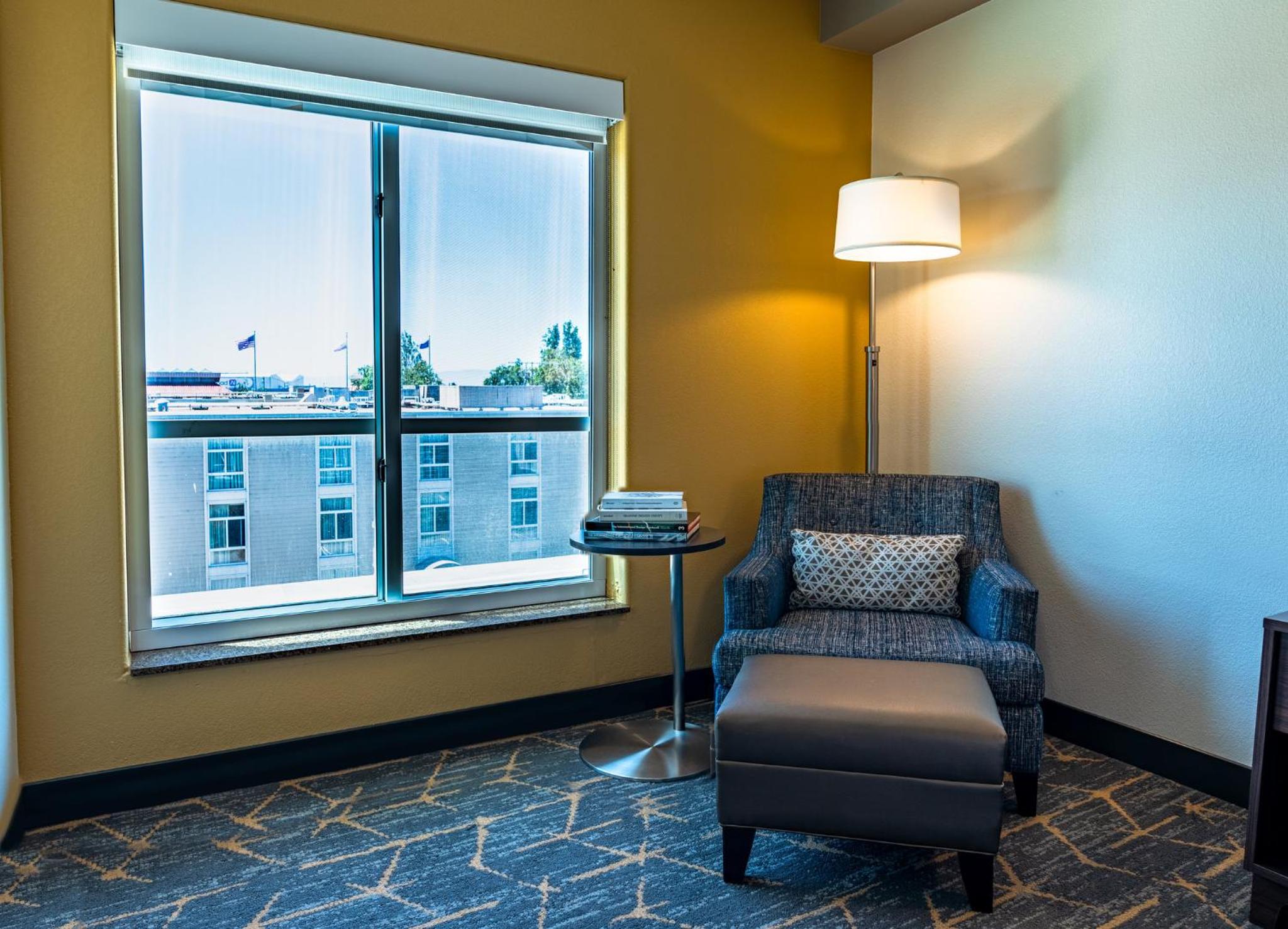 Standard King Room - Photo 7