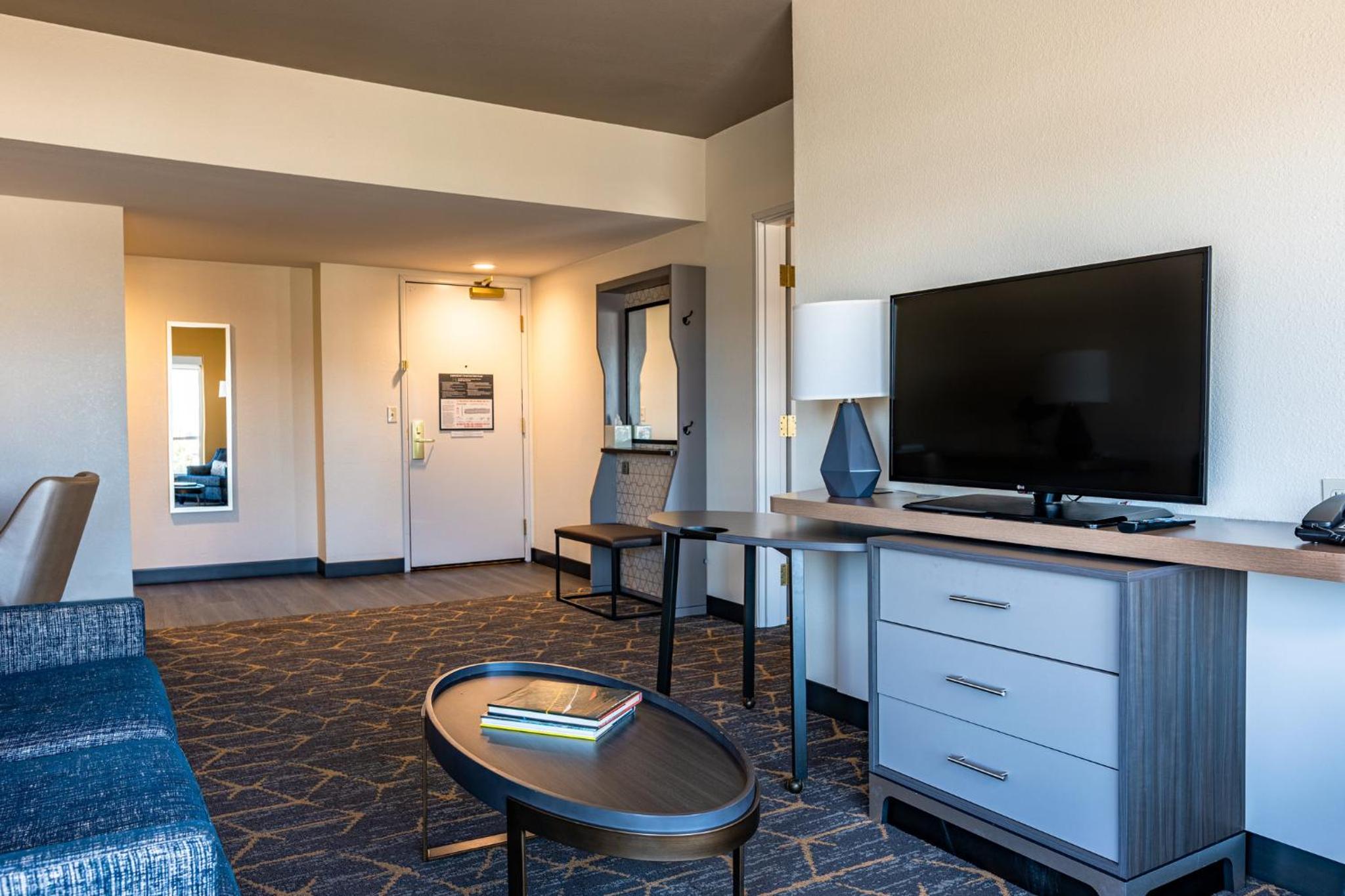 King Suite - Photo 3