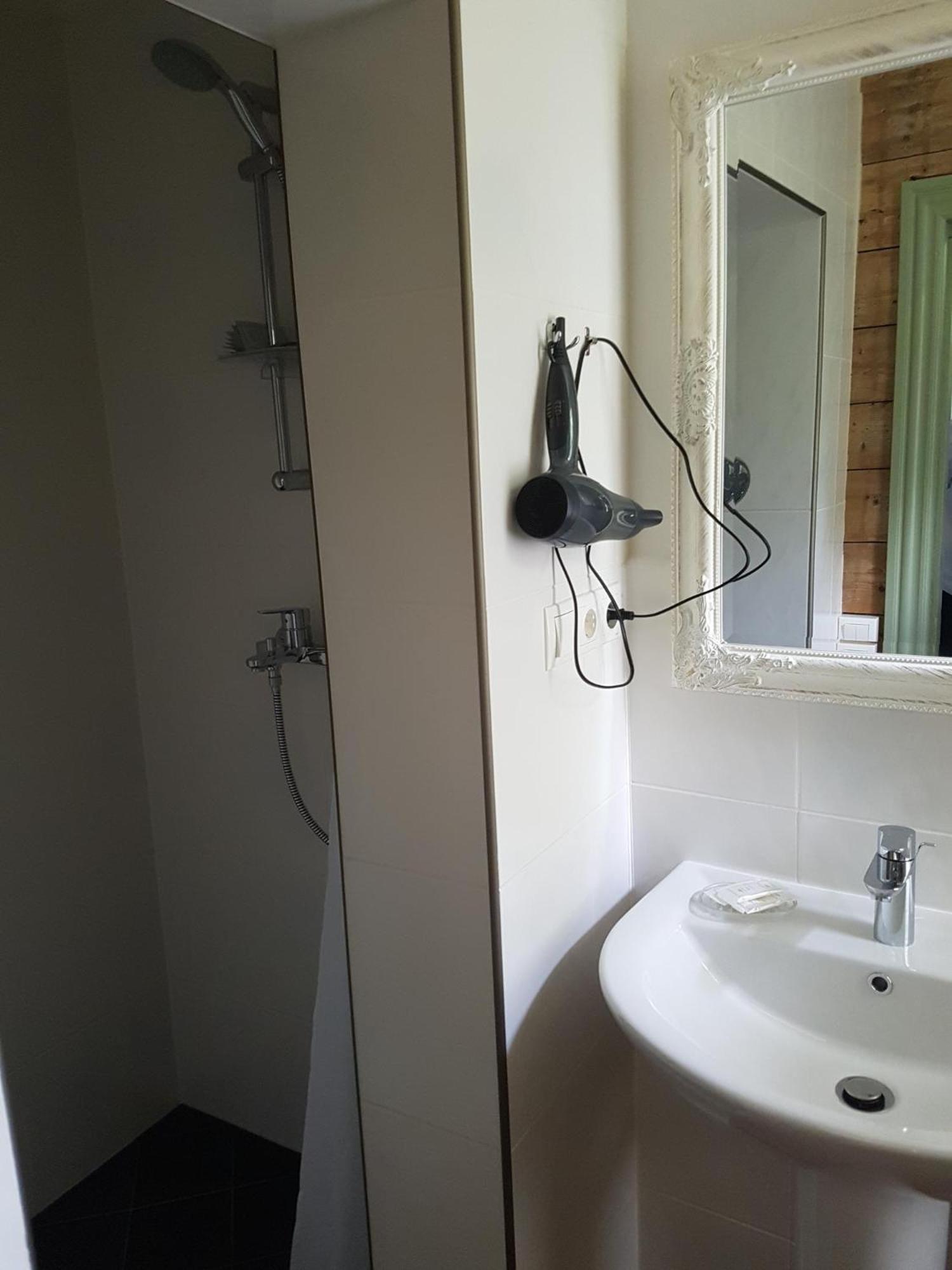 One-Bedroom Apartment - Non-Smoking photo 2