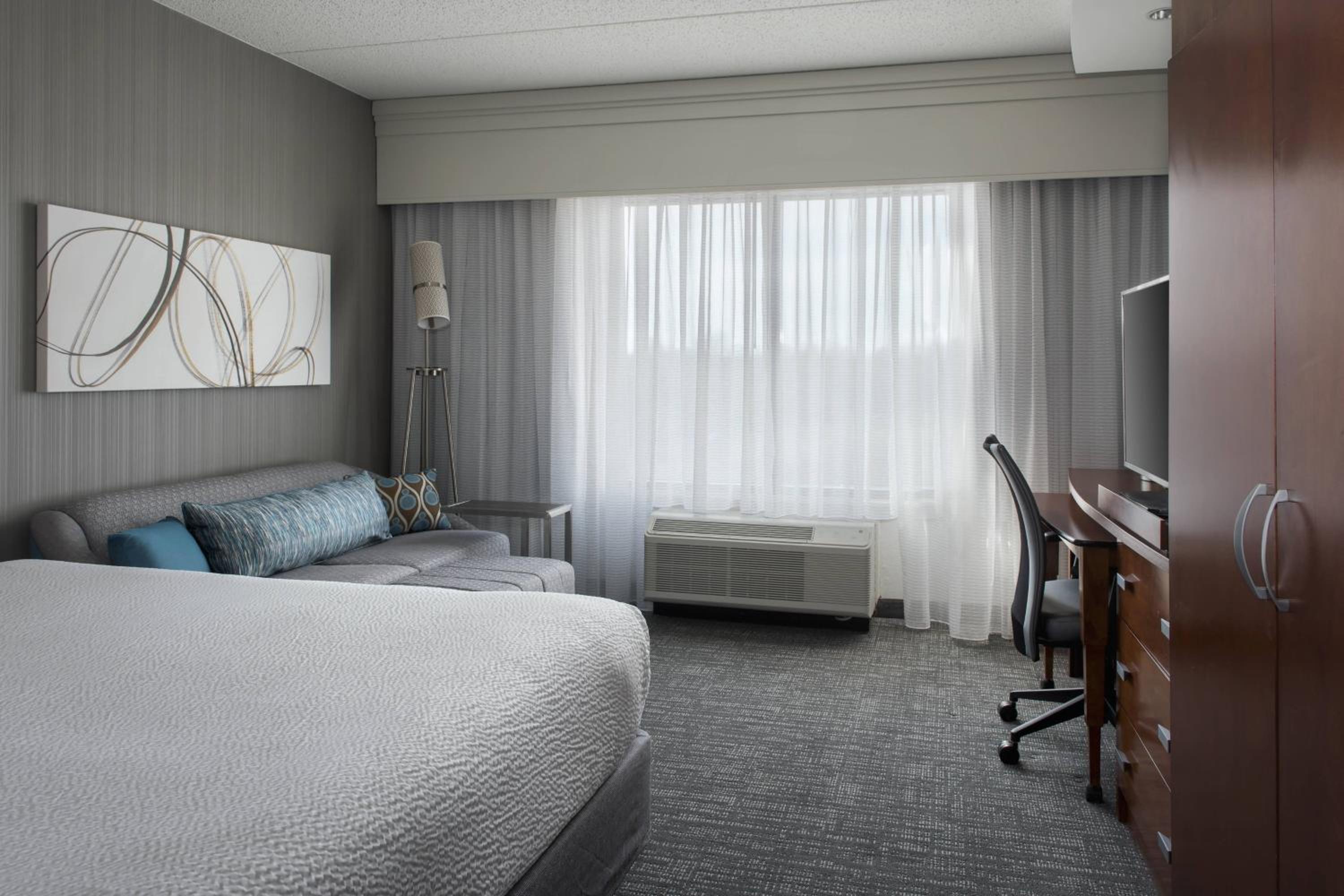 King Room with Sofa Bed - Photo 1