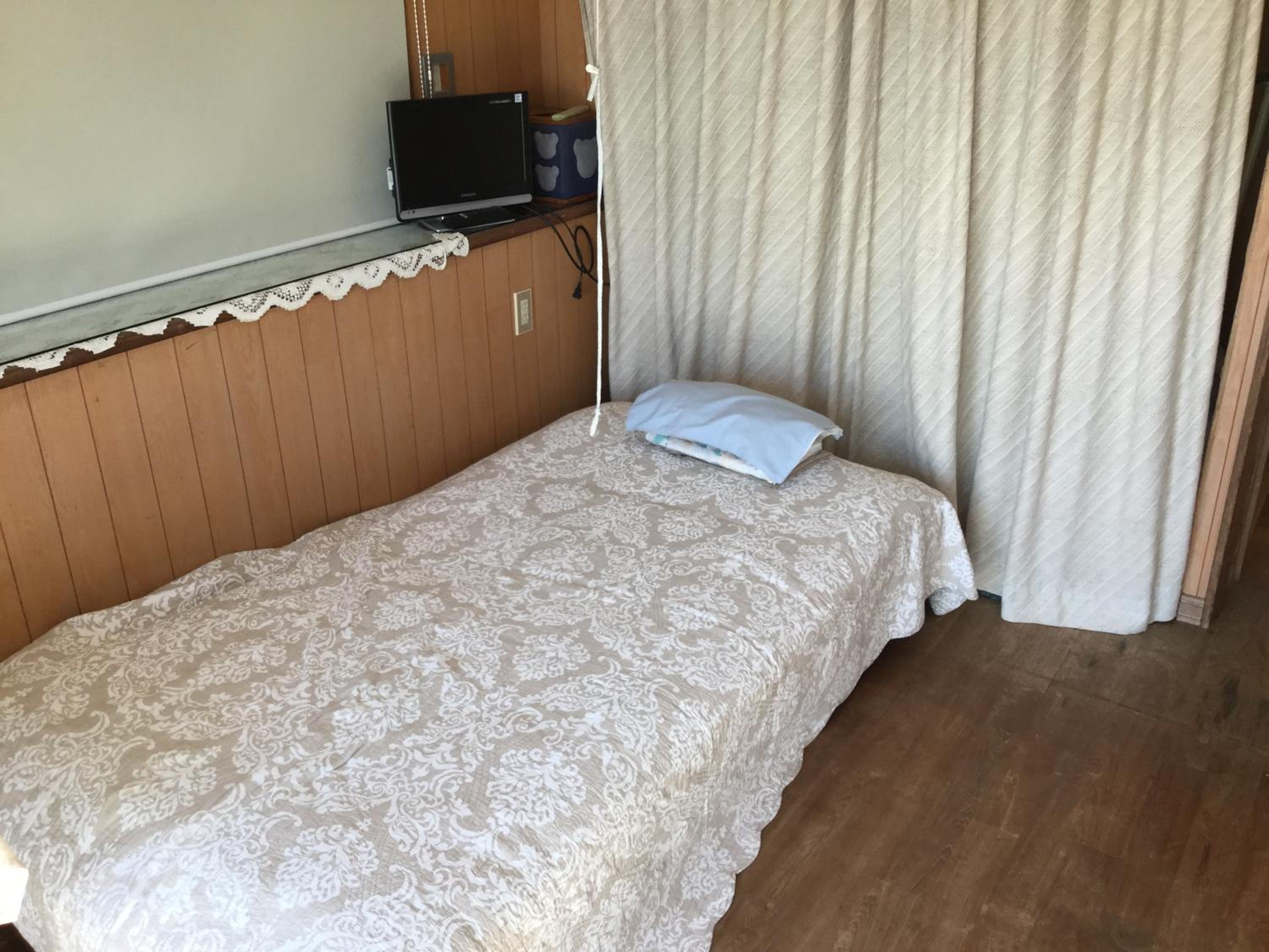 Japanese-Style Room with Shared Bathroom photo 2