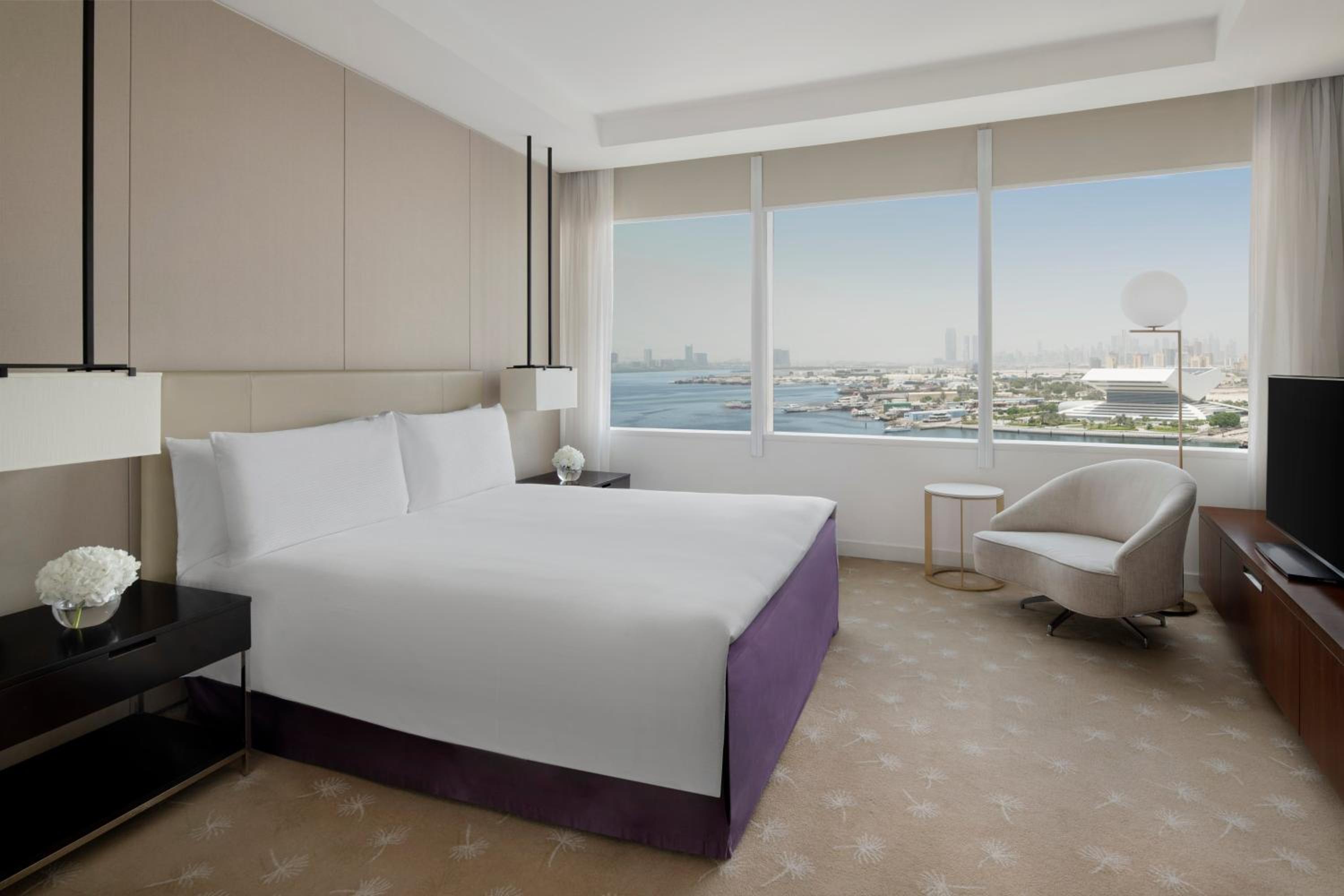 Two-Bedroom Suite - Club Lounge Access thumbnail 6