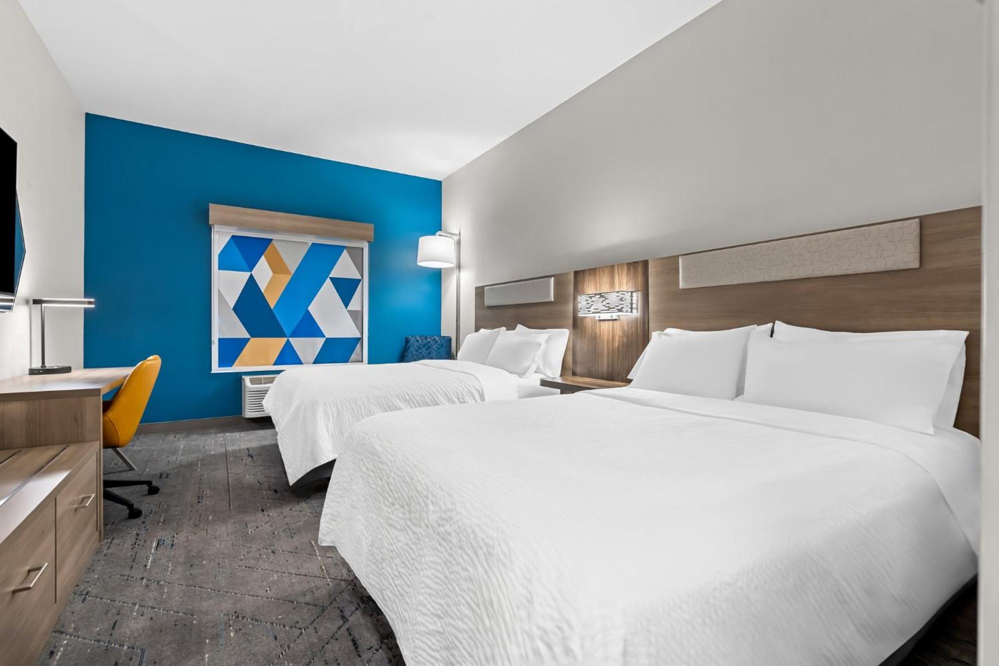 Standard Queen Room with Two Queen Beds