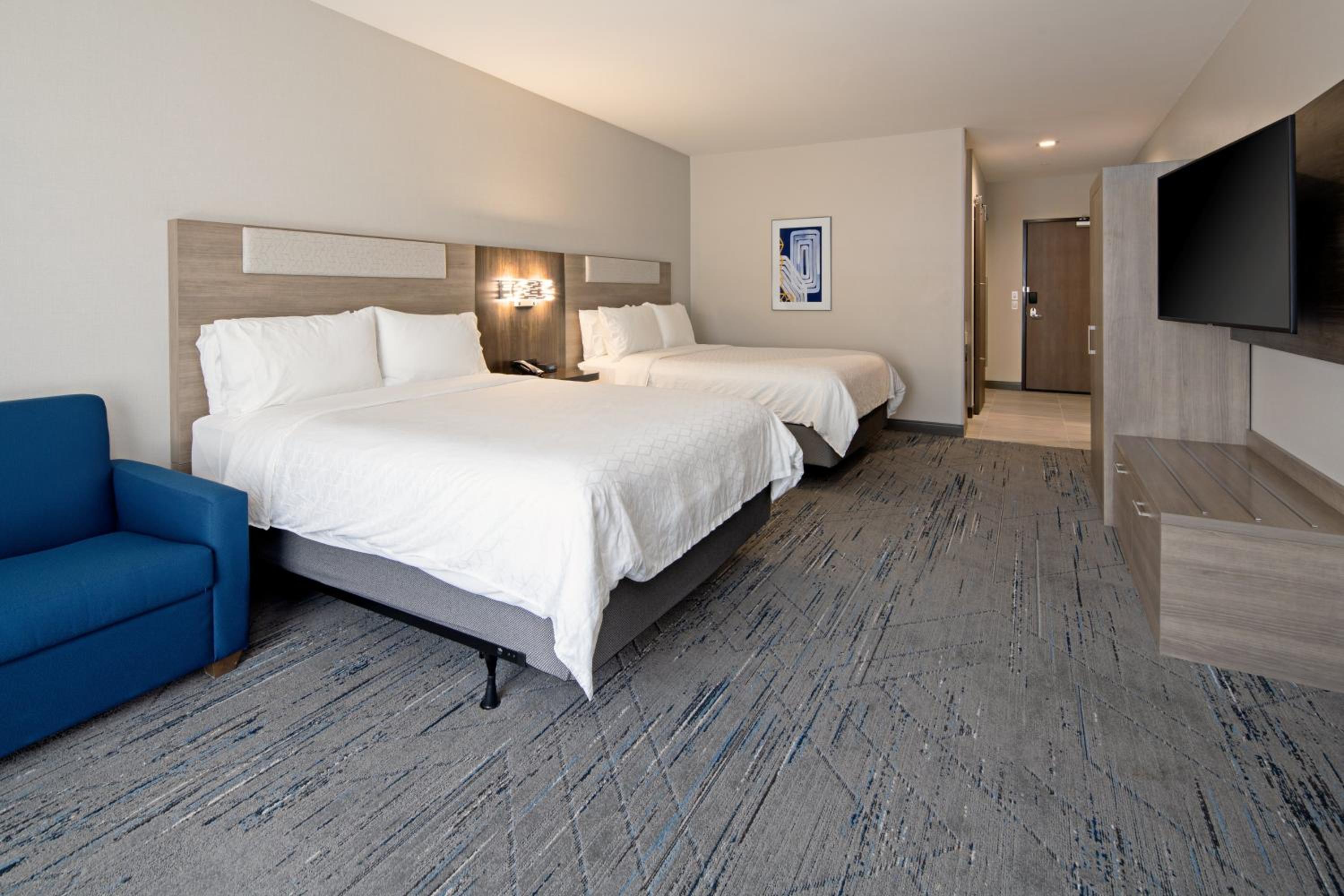 Suite with Two Queen Beds - Photo 13
