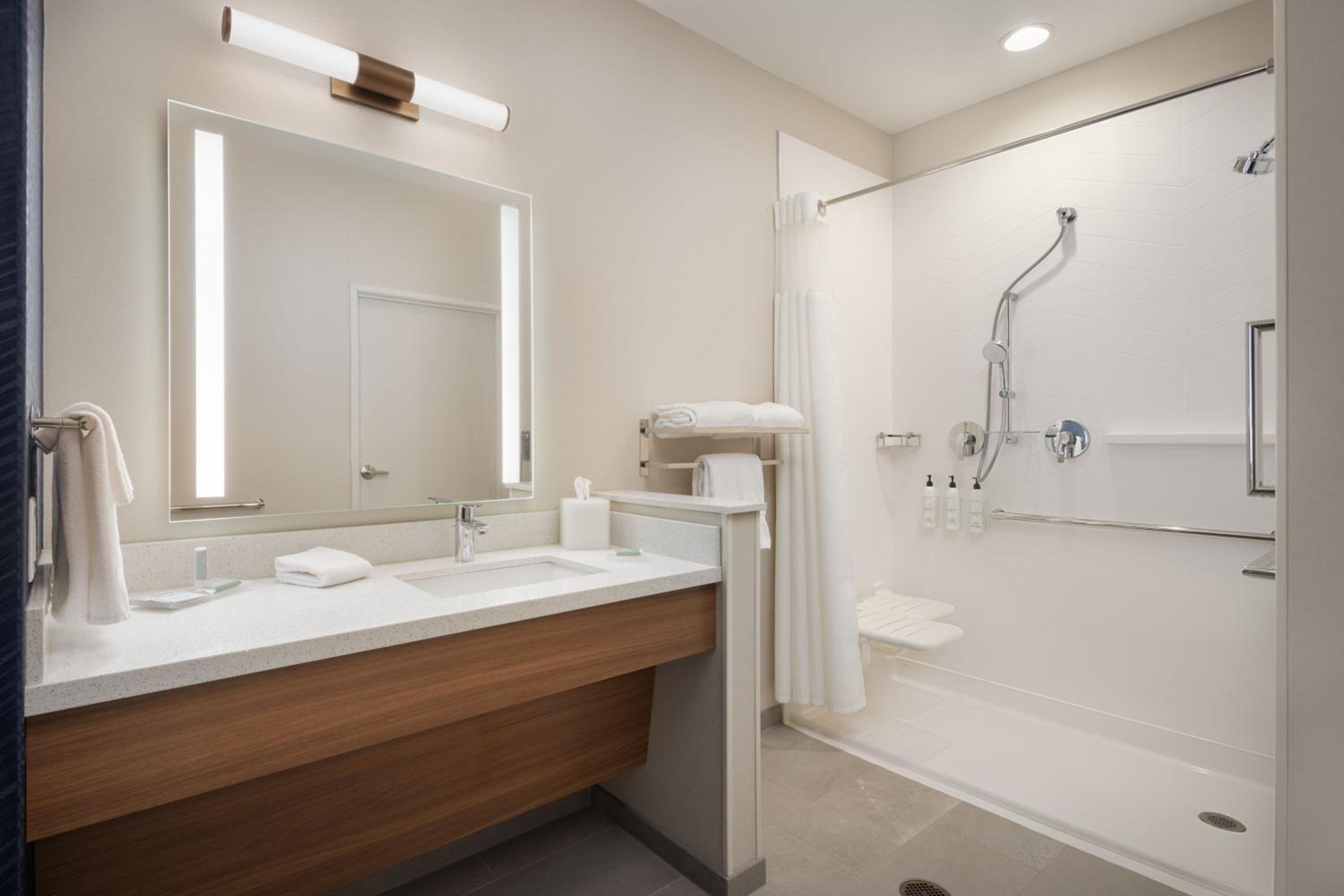 Standard King Room - Photo 4