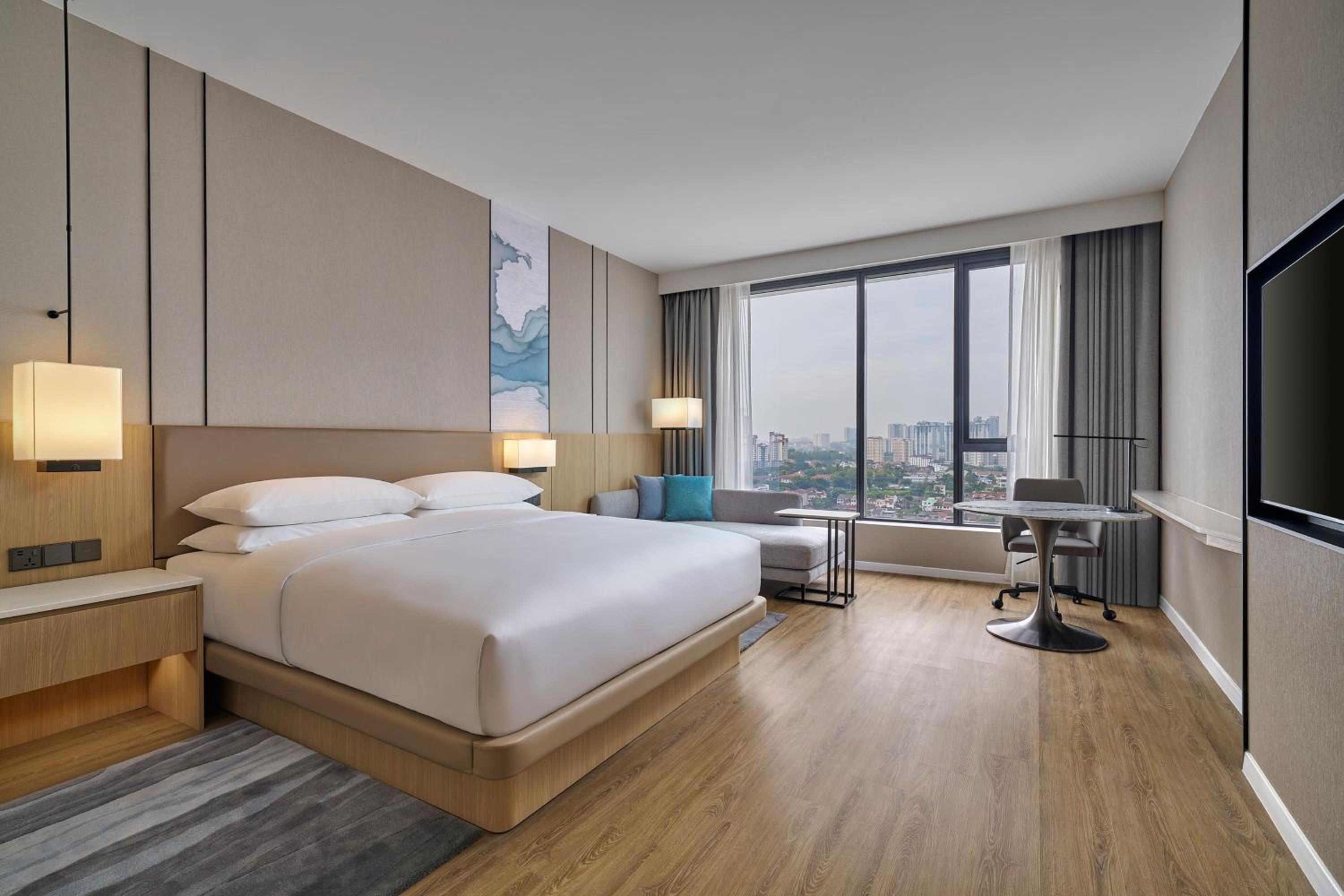 One-Bedroom Presidential King Suite with City View - High Floor photo 1