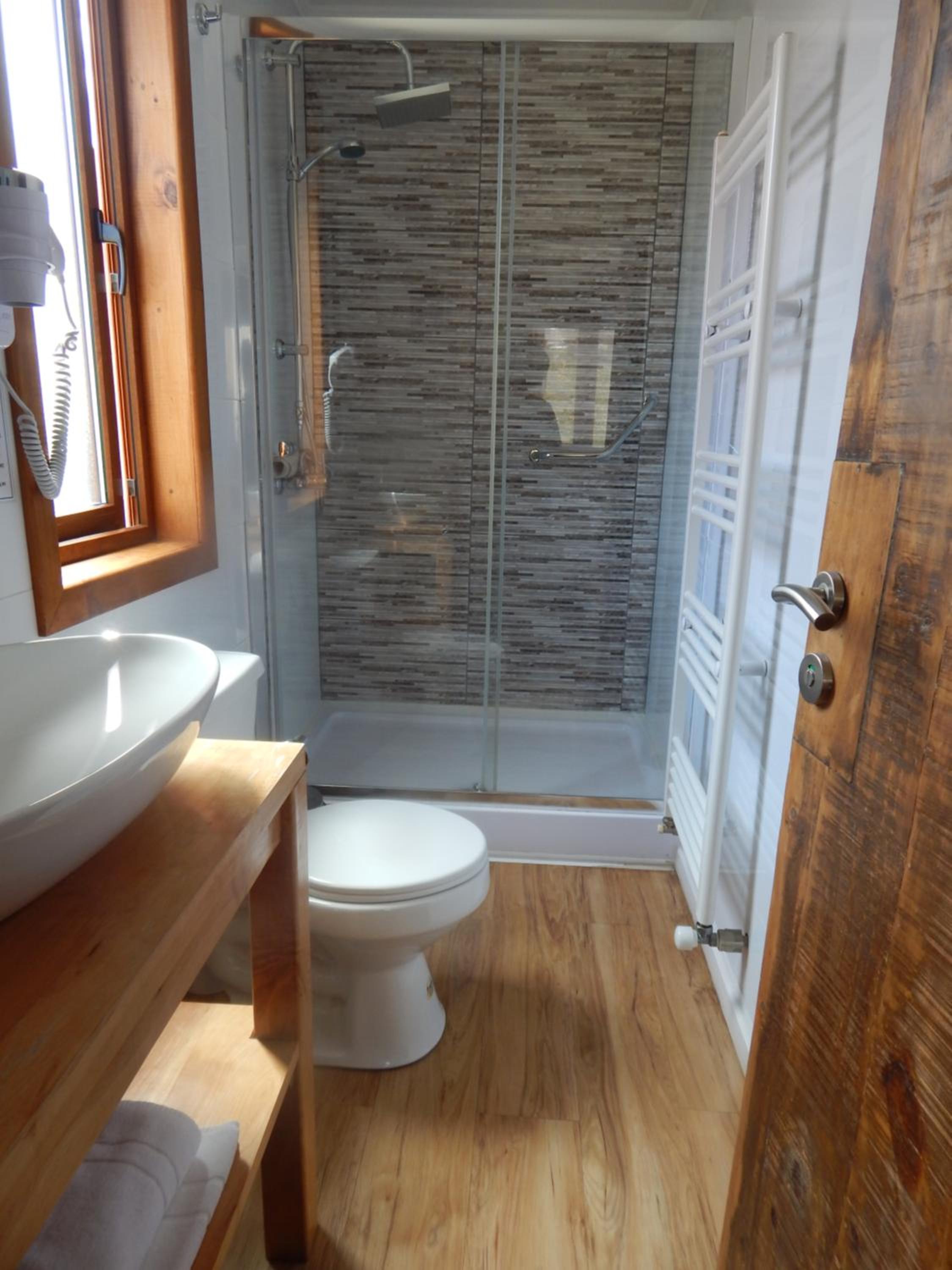 Double or Twin Room with Private Bathroom photo 2