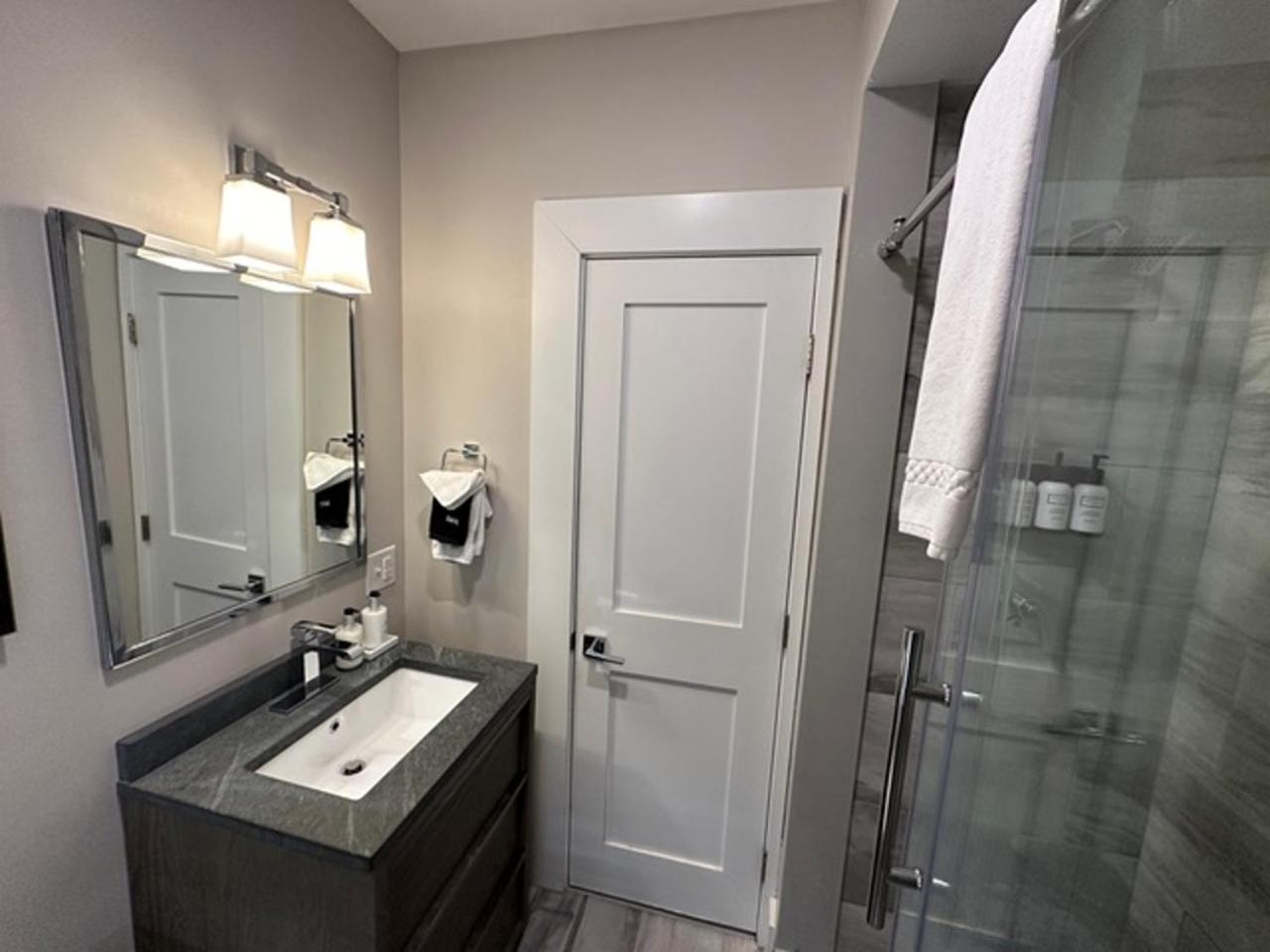 Seven-Bedroom House photo 3