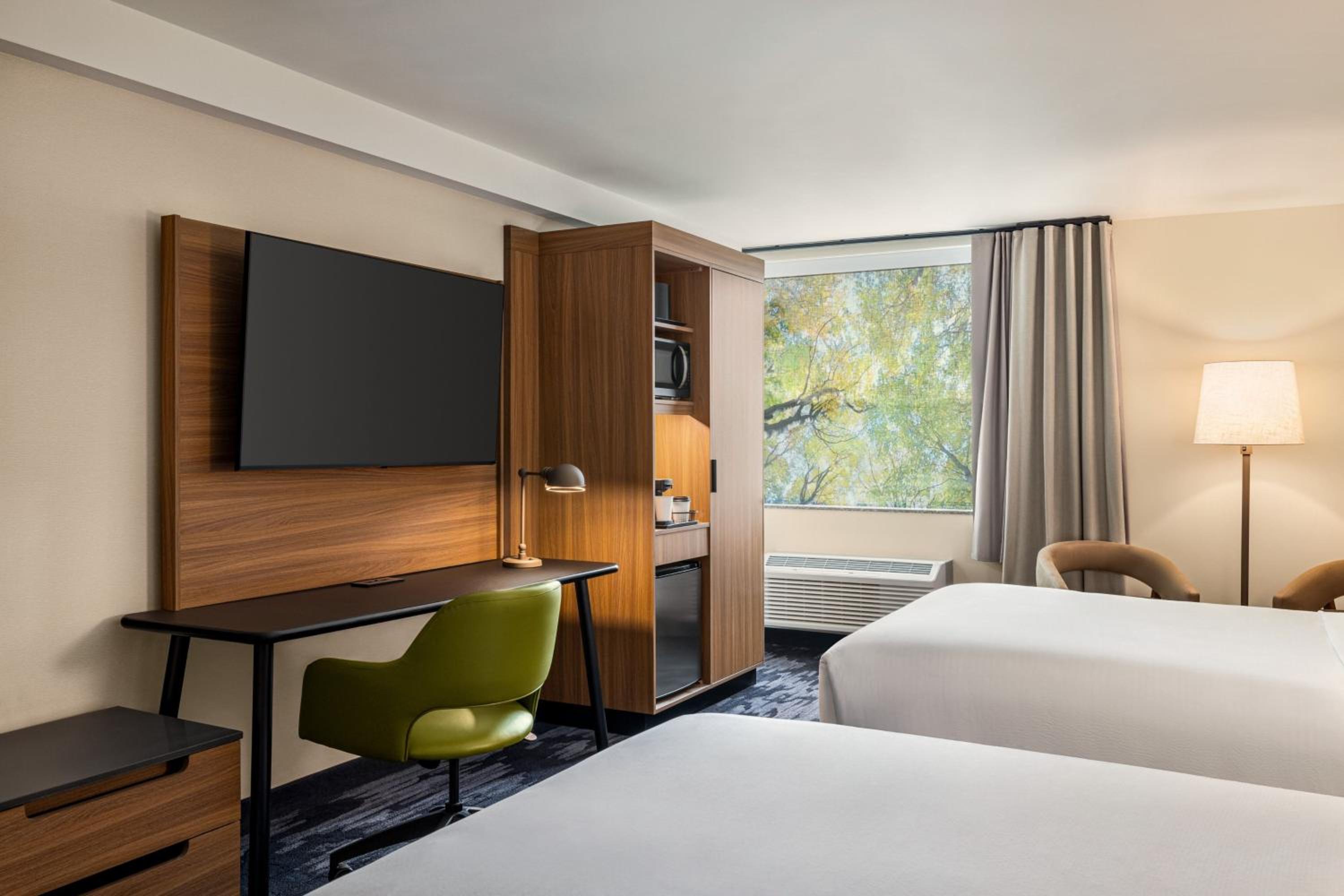 Deluxe Queen Room with Two Queen Beds - Photo 2