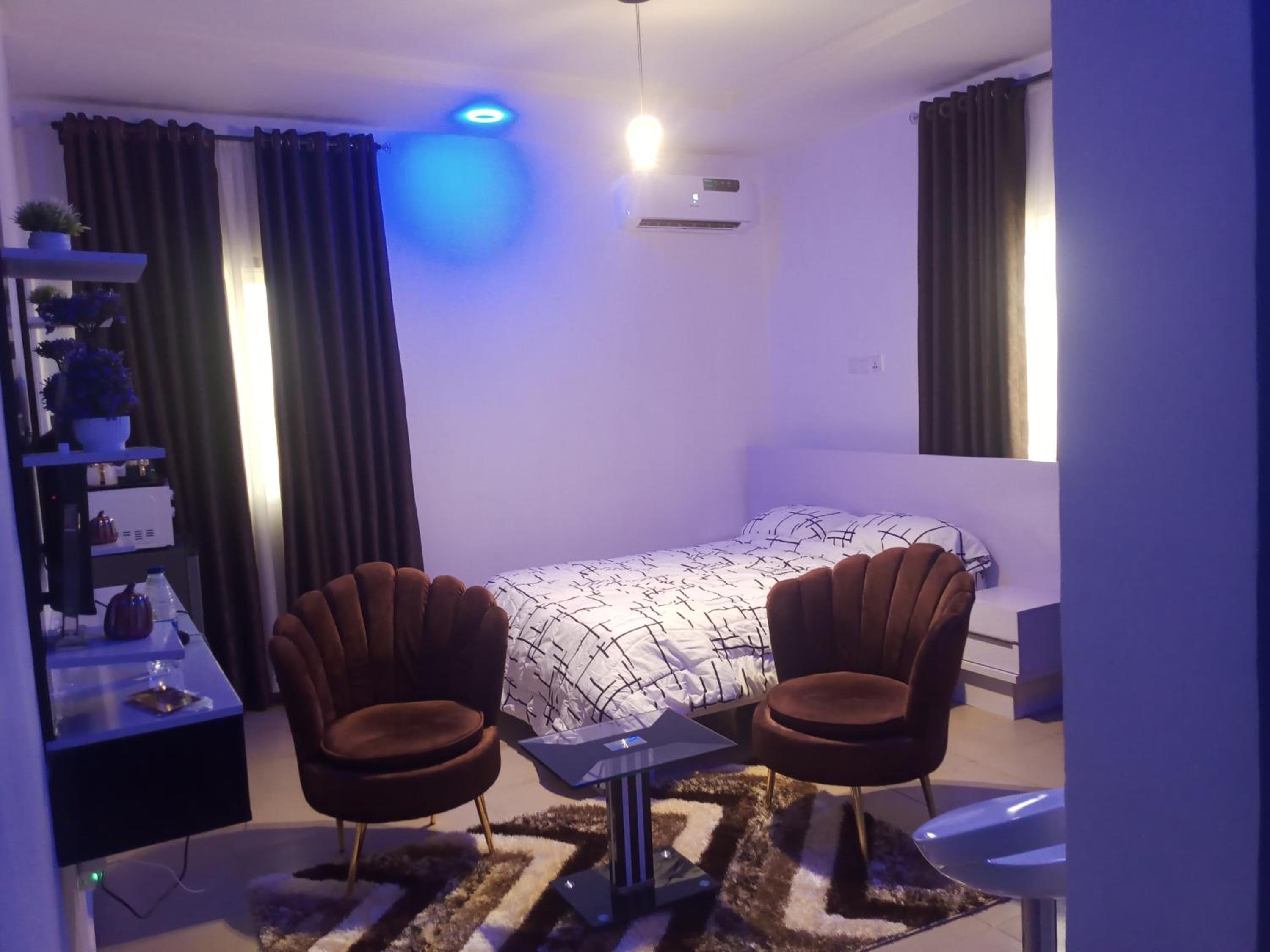 One-Bedroom Apartment photo 2