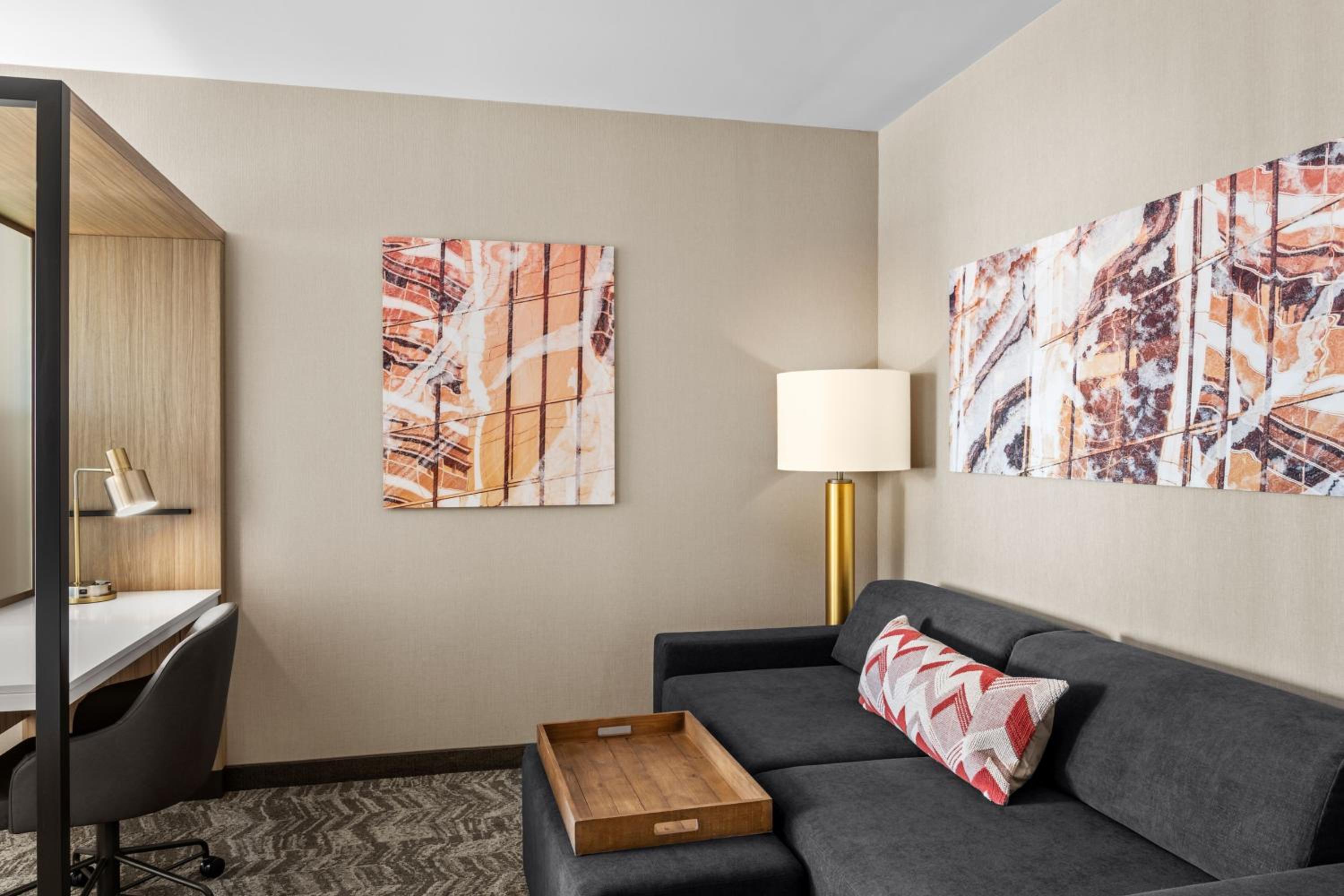 Suite with Two Queen Beds and Trundle Bed - Photo 10