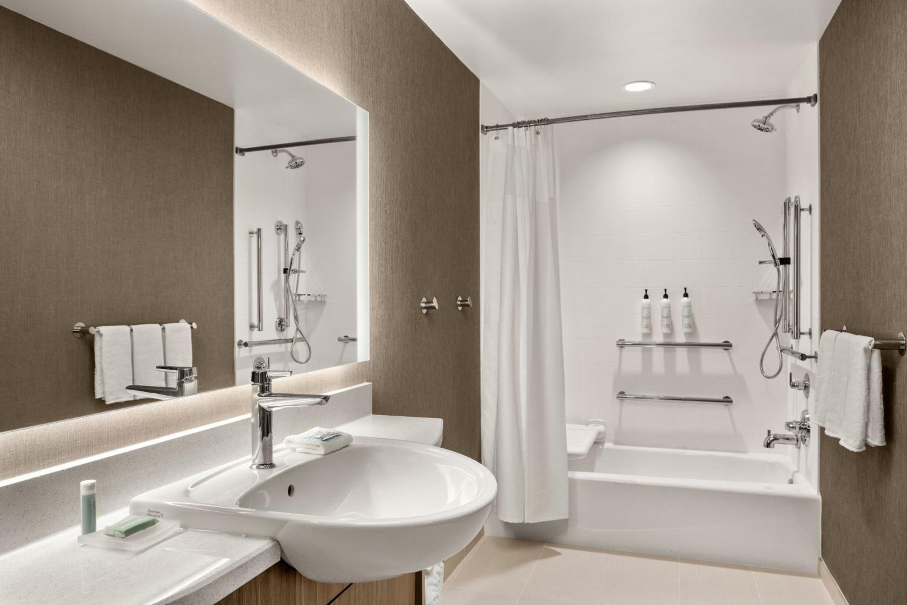 Suite with Two Queen Beds and Trundle Bed - Photo 15