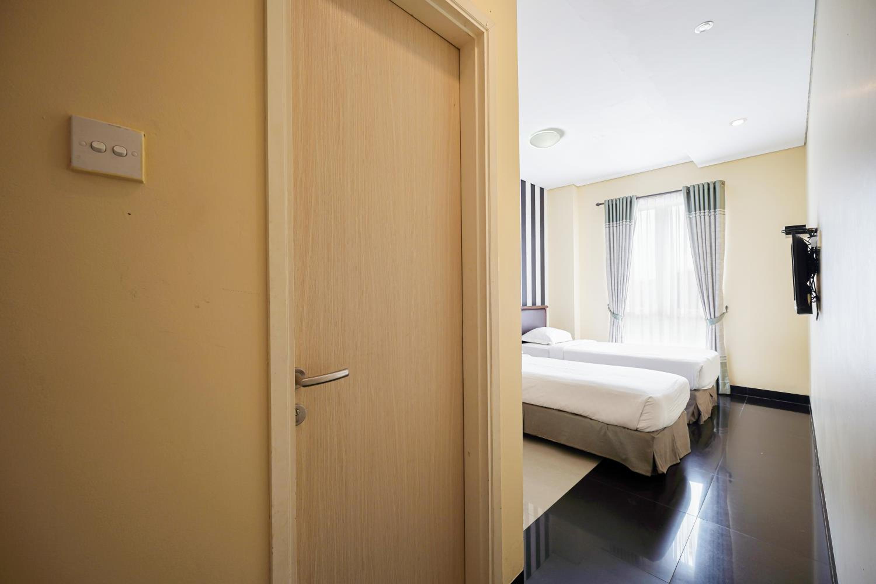 Deluxe Room - Photo 5